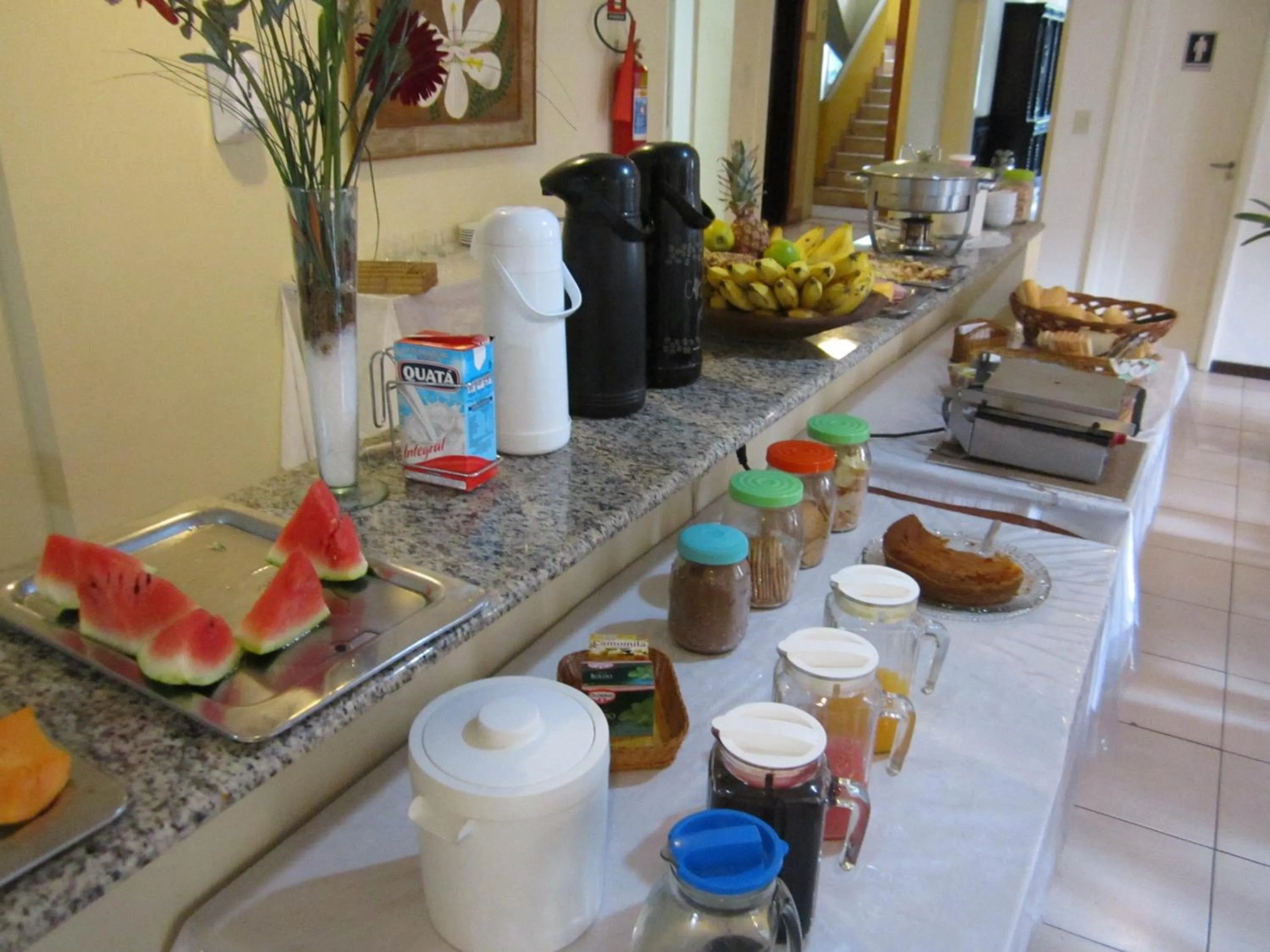 Restaurant/places to eat in Hotel Carioca