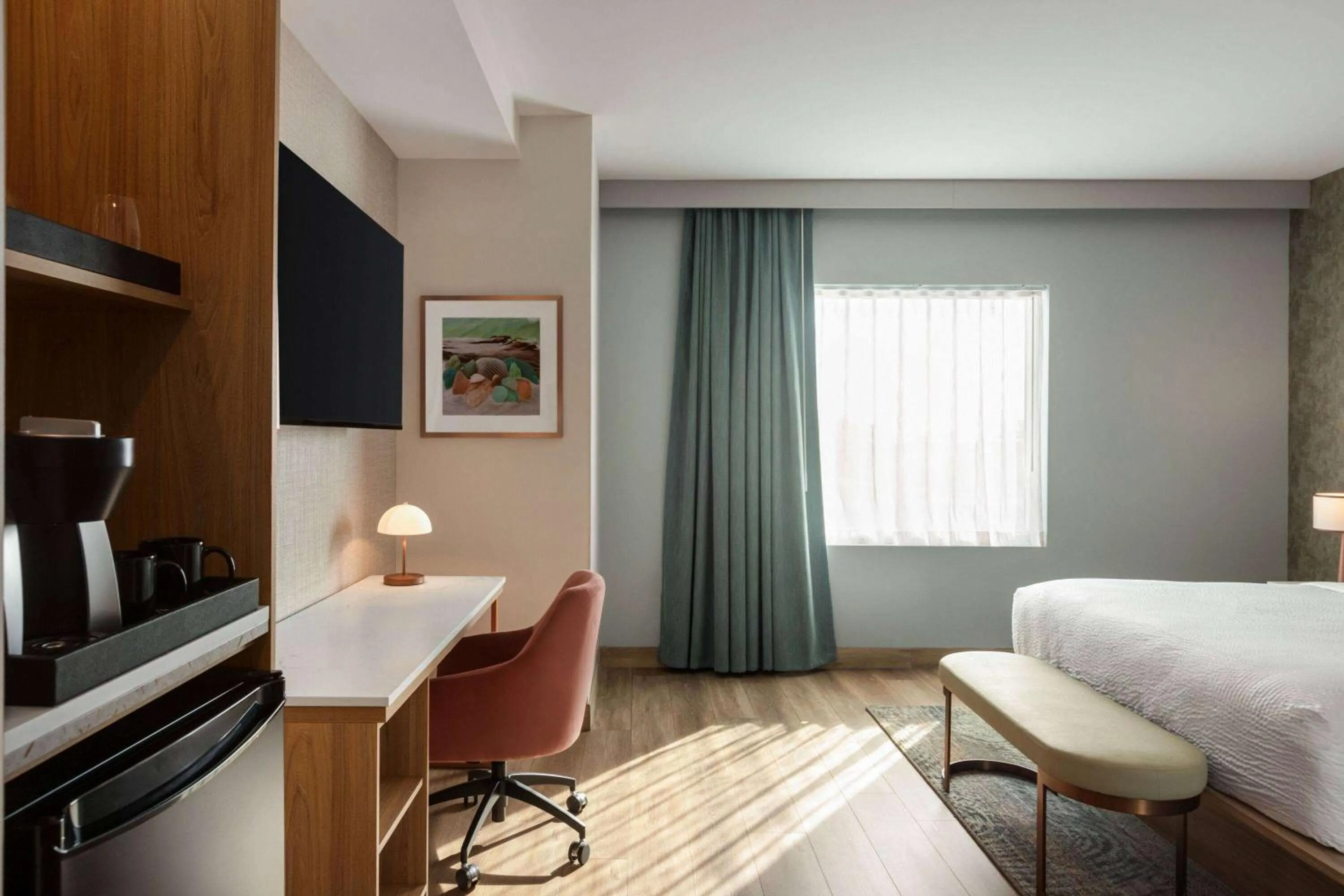 Photo of the whole room, Bed in Sea Glass Beach Place, Trademark Collection by Wyndham