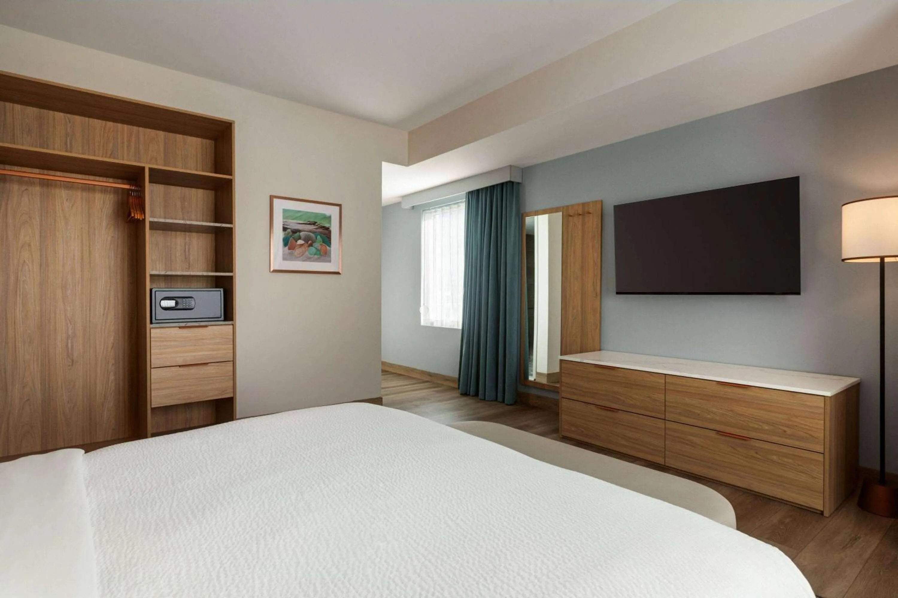 TV and multimedia, Bed in Sea Glass Beach Place, Trademark Collection by Wyndham