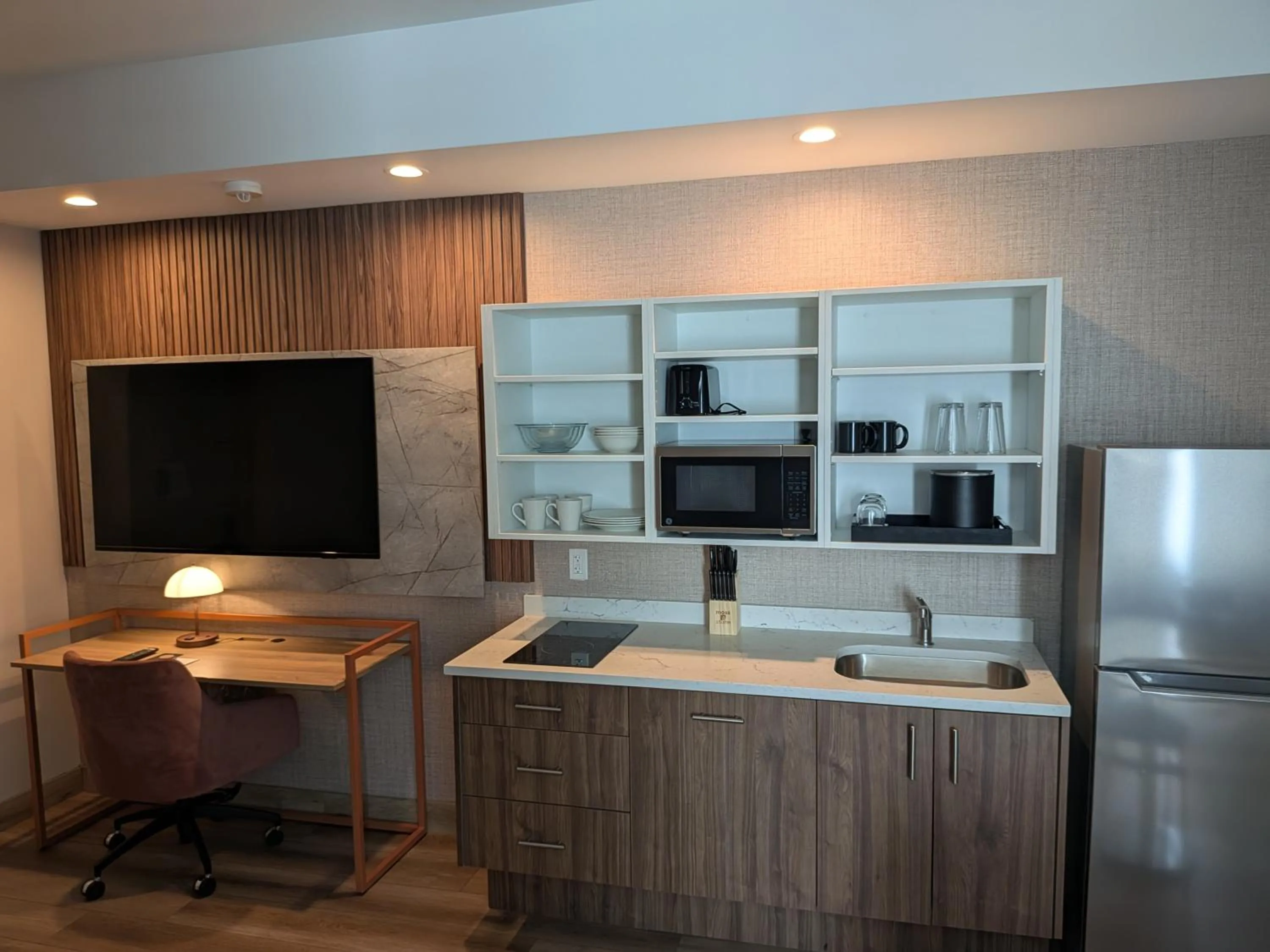 Coffee/tea facilities in Sea Glass Beach Place, Trademark Collection by Wyndham