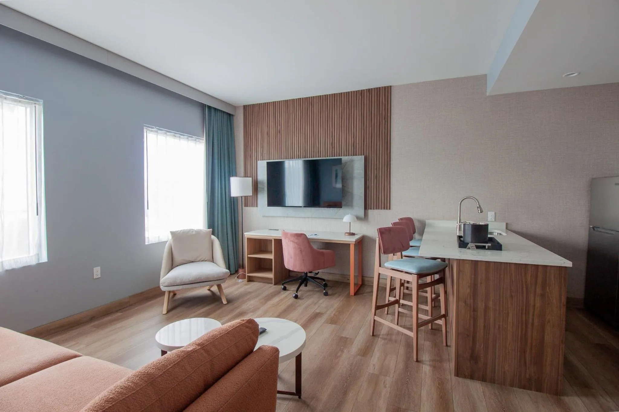 Coffee/tea facilities in Sea Glass Beach Place, Trademark Collection by Wyndham