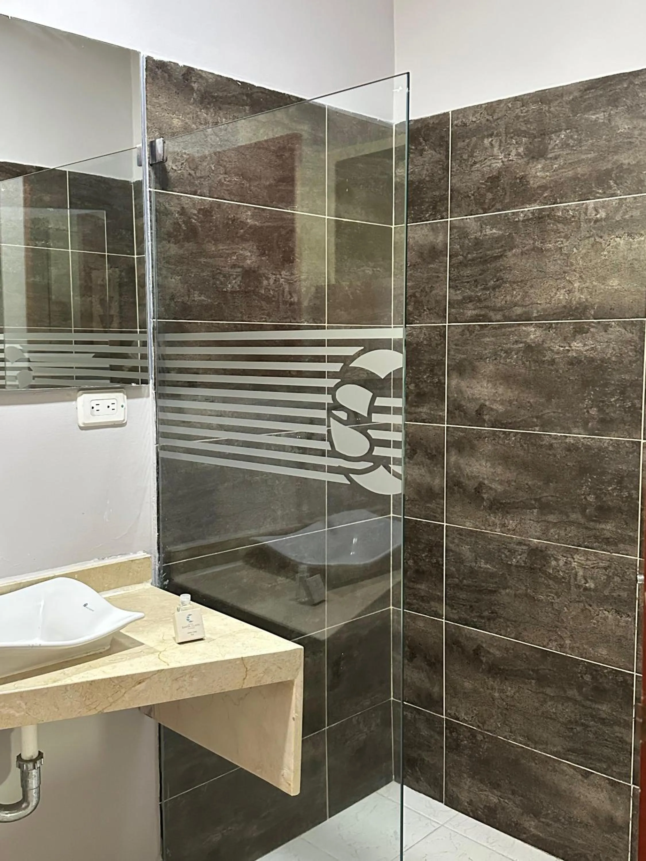 Shower in Hotel Santa Clara Boutique