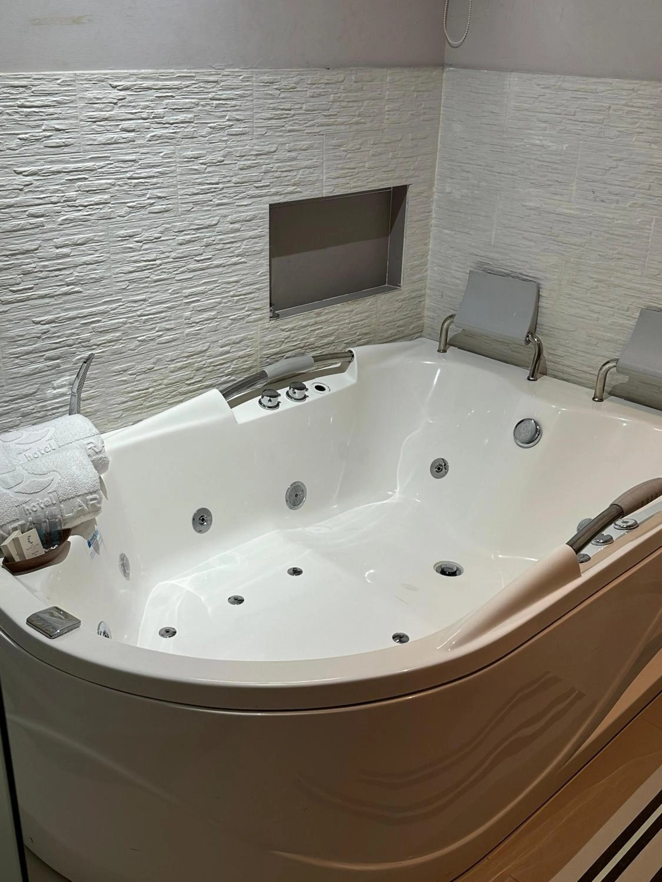 Hot Tub in Hotel Santa Clara Boutique