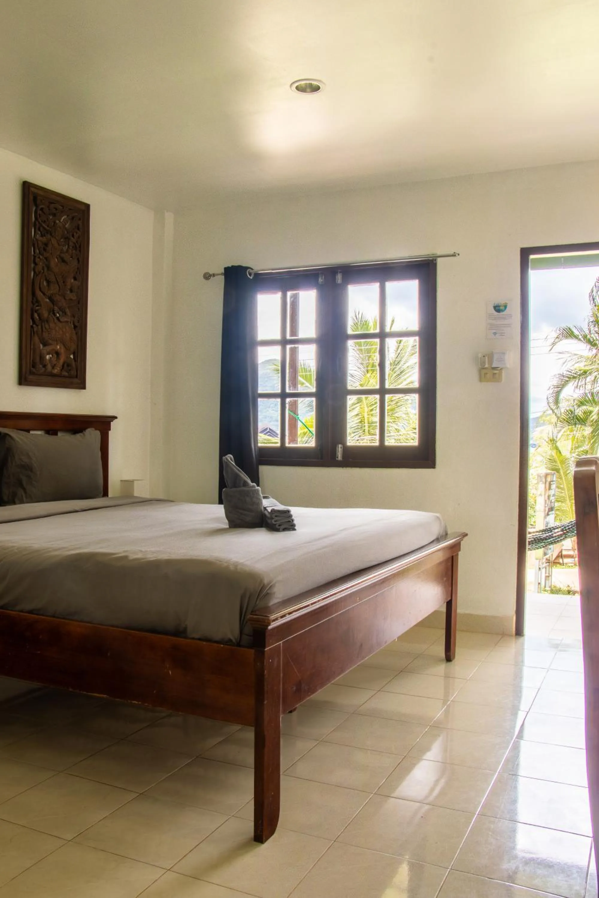 Bedroom, Bed in Cliff Cottage