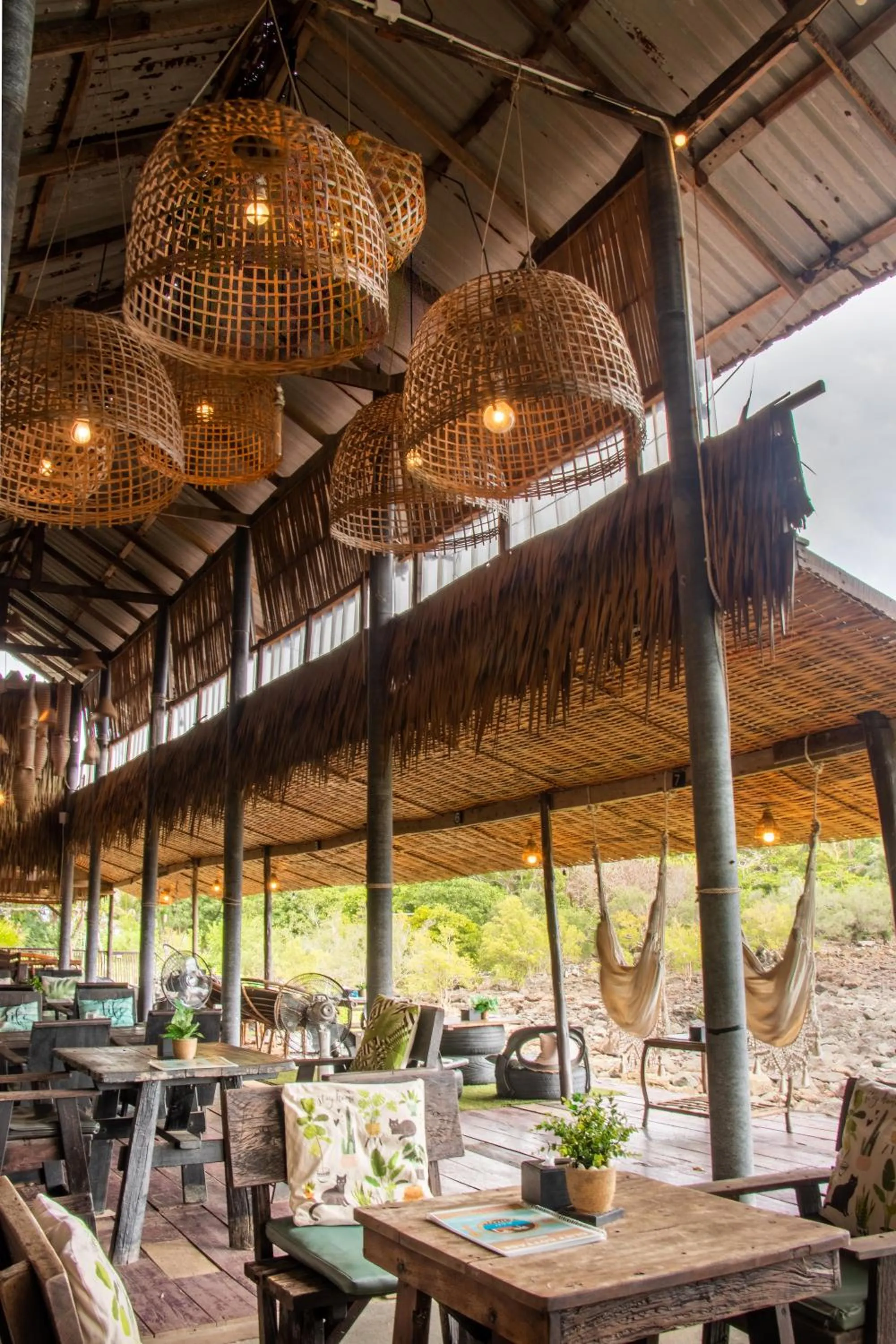 Restaurant/places to eat in Cliff Cottage