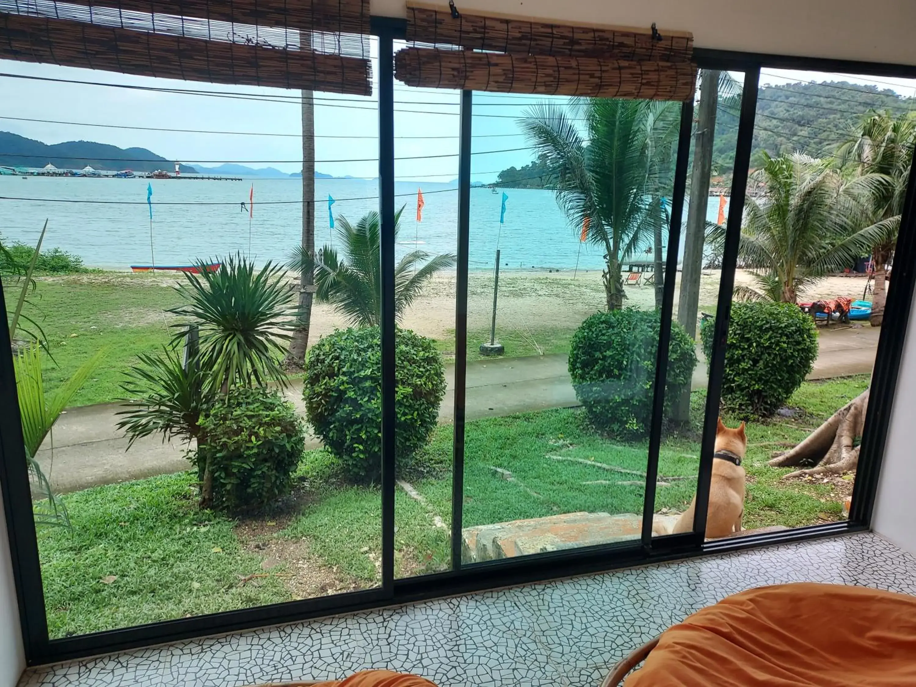 Seaview room with Queen bed and patio in Cliff Cottage Seaview room with Queen bed and patio in Cliff Cottage