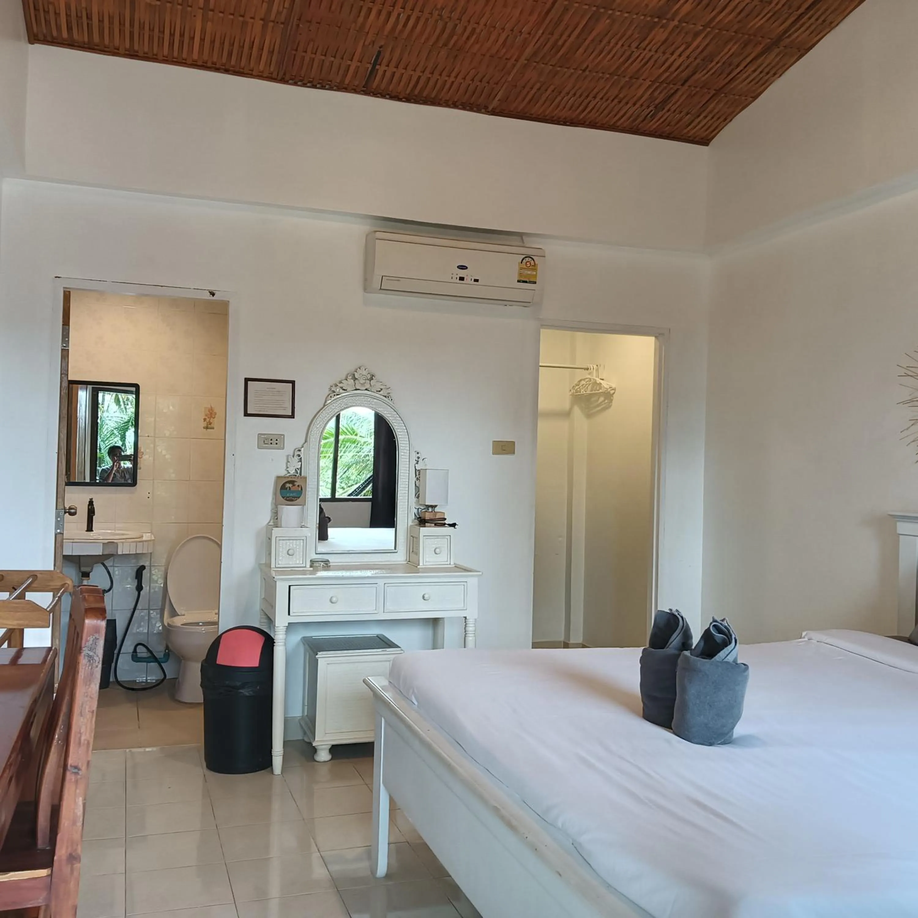 Bed in Cliff Cottage