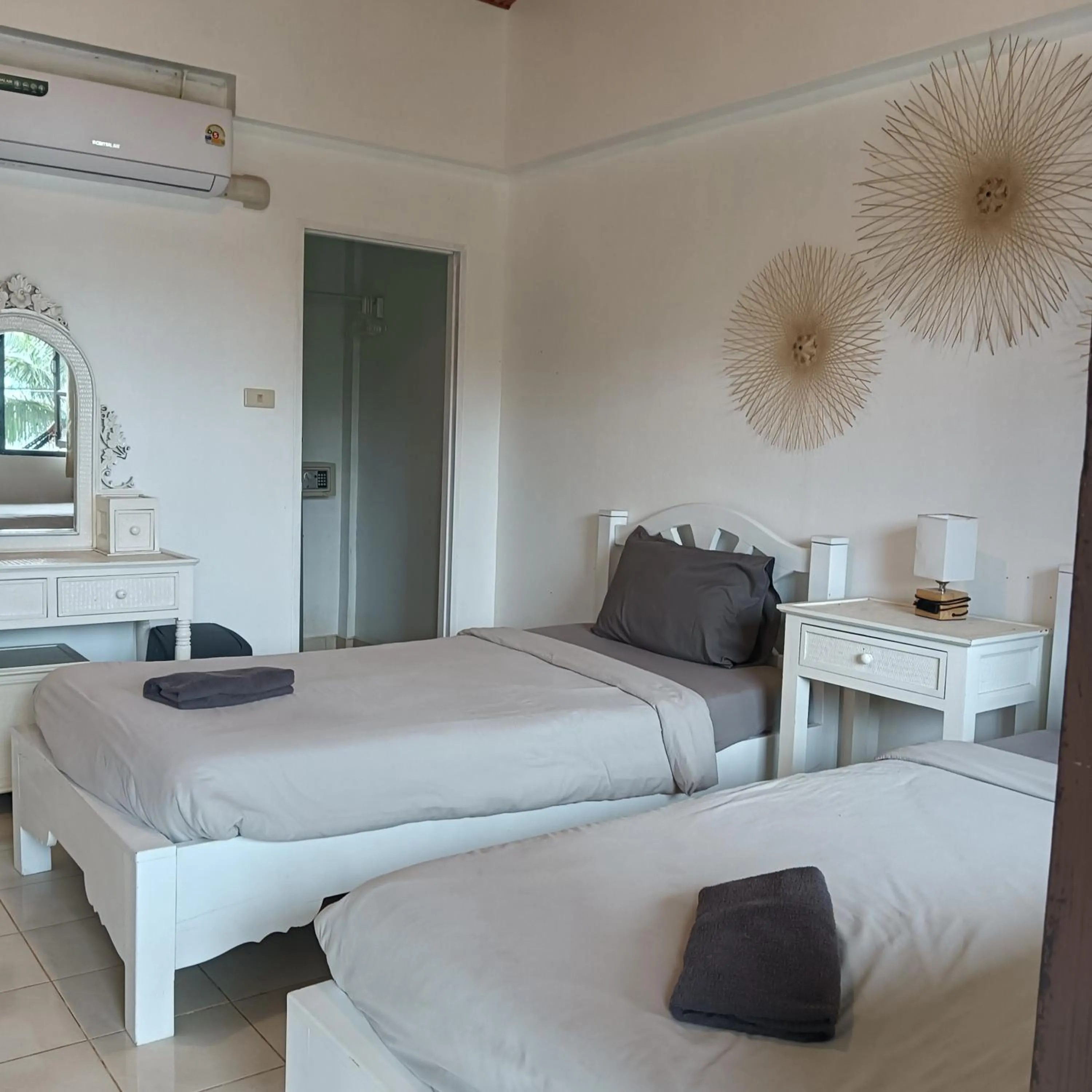 Bed in Cliff Cottage