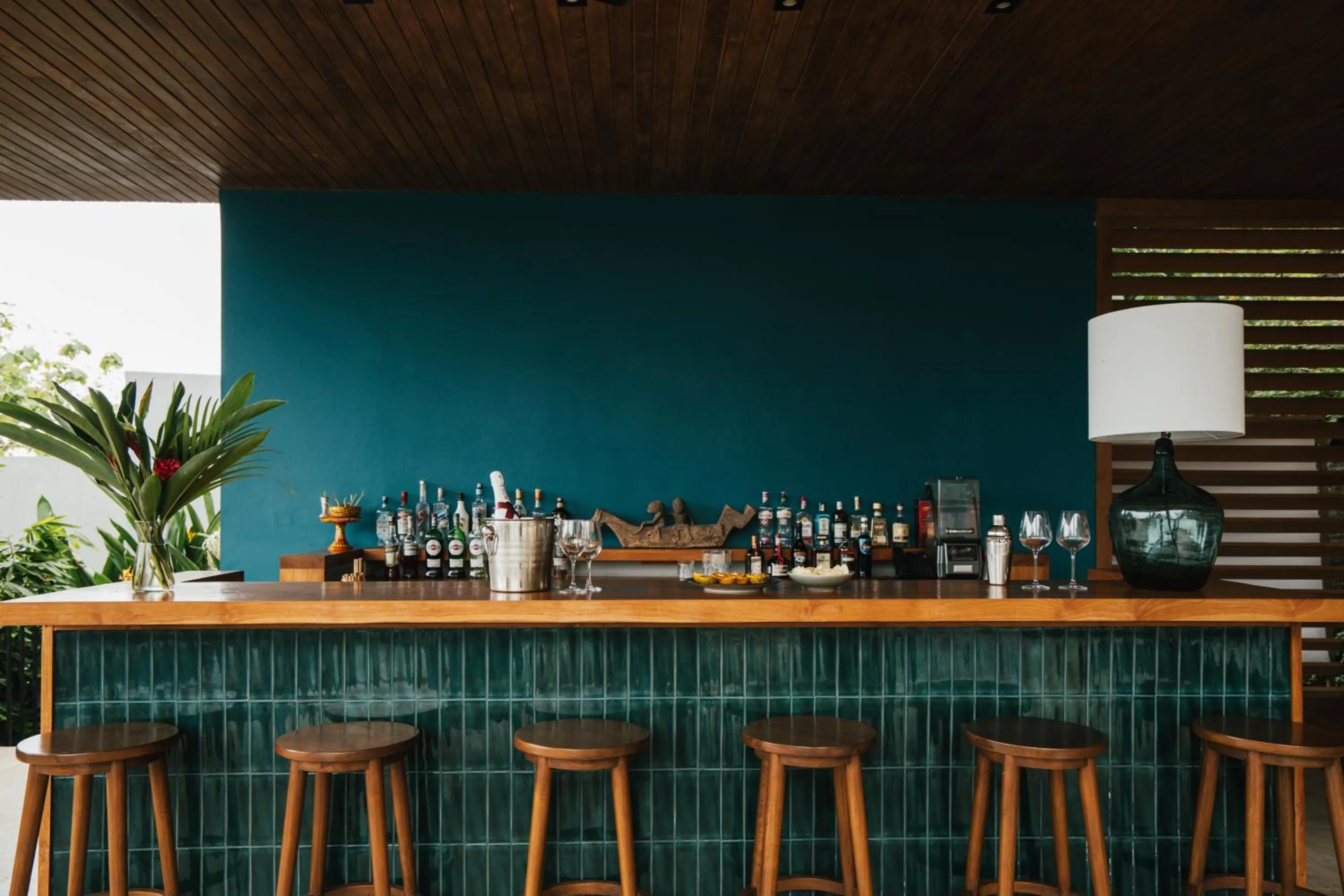 Restaurant/places to eat in Sanglung Villas & Suites