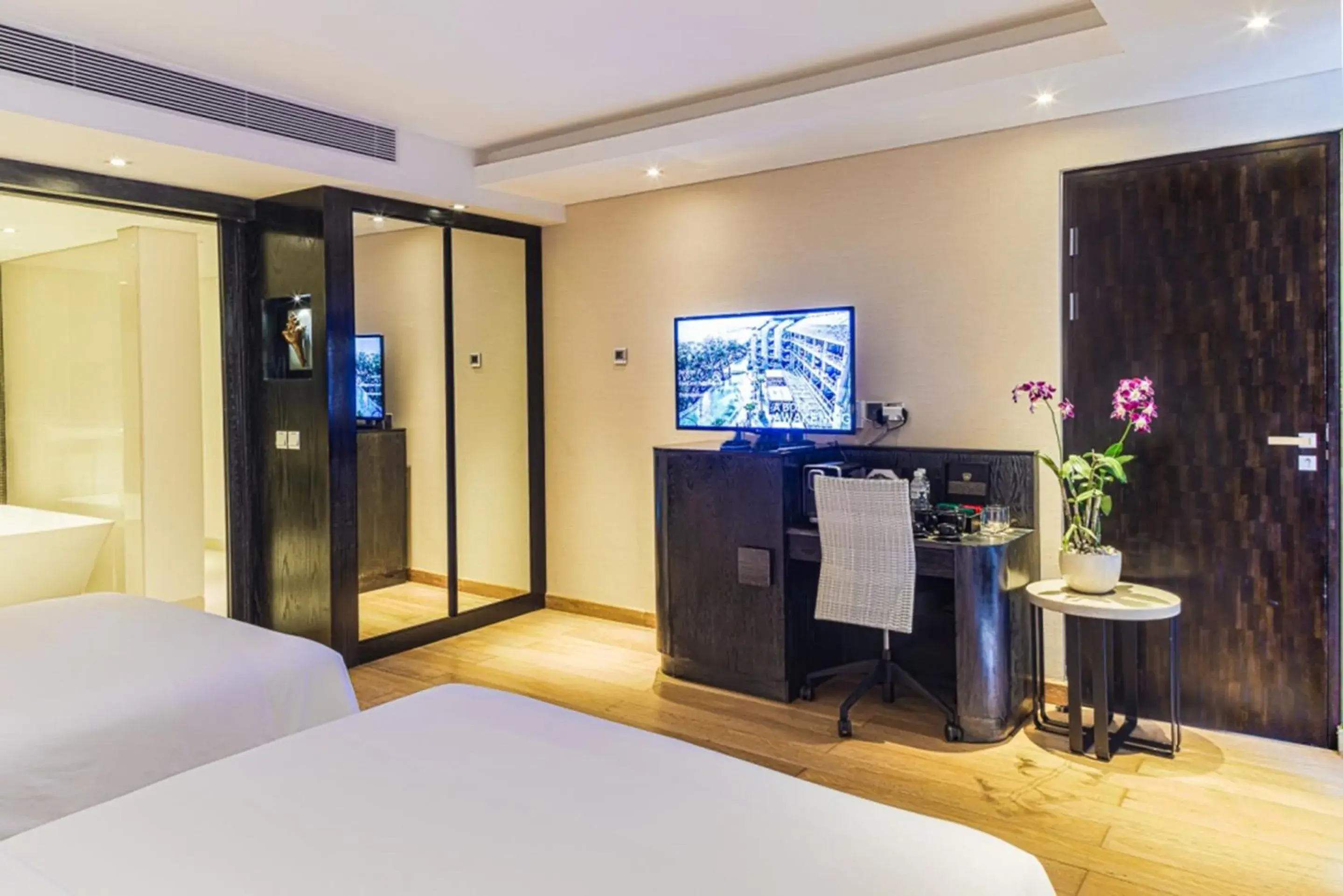 Junior Leisure Twin Suite in Double - Six, Luxury Hotel - Seminyak Junior Leisure Twin Suite in Double - Six, Luxury Hotel - Seminyak