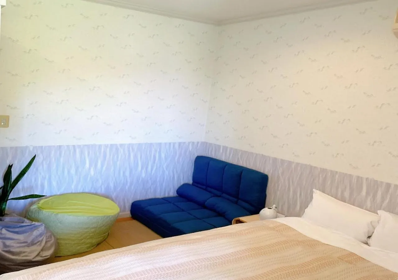 Photo of the whole room, Bed in Tenshino Iruka
