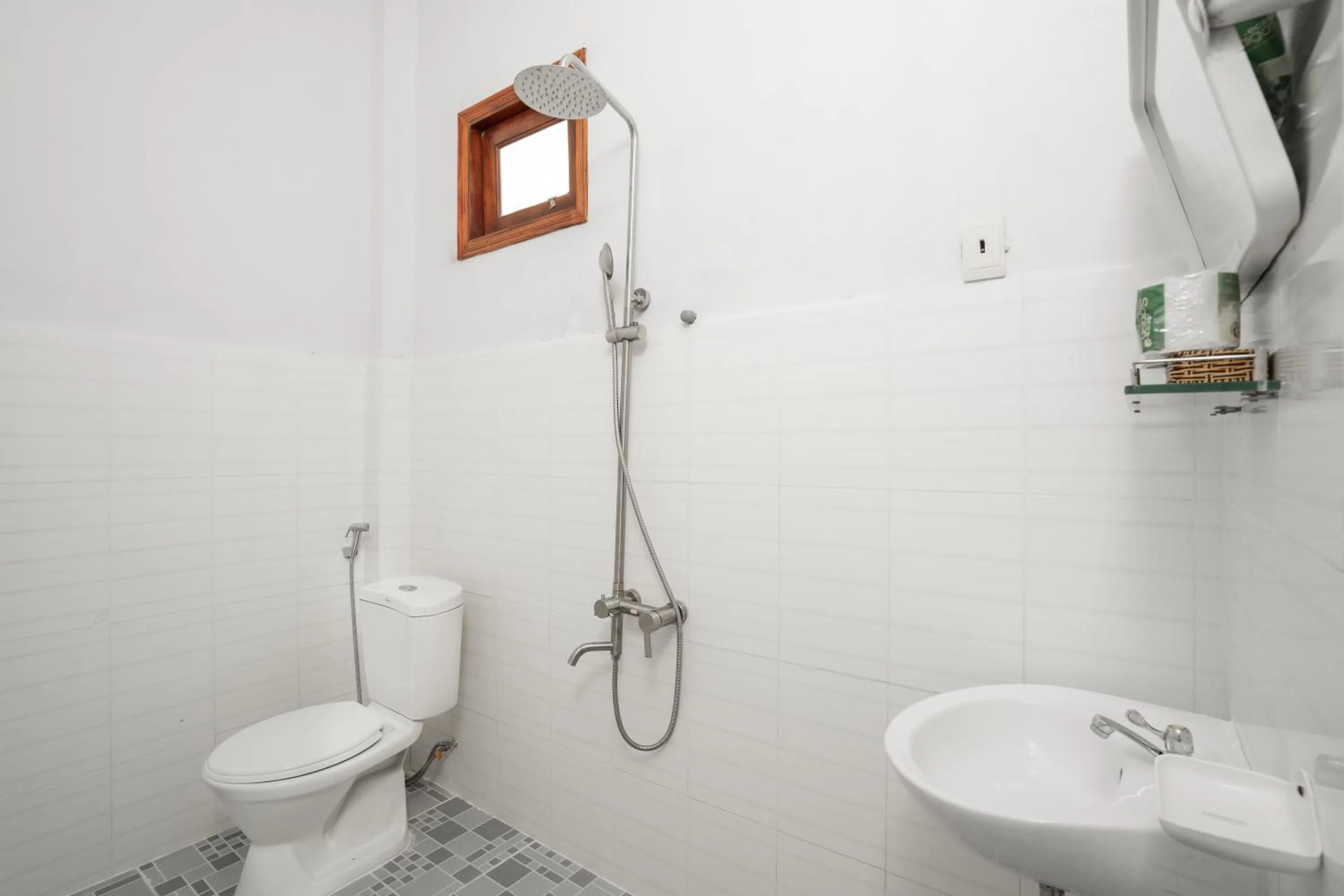 Toilet in Huong Giang Bungalow