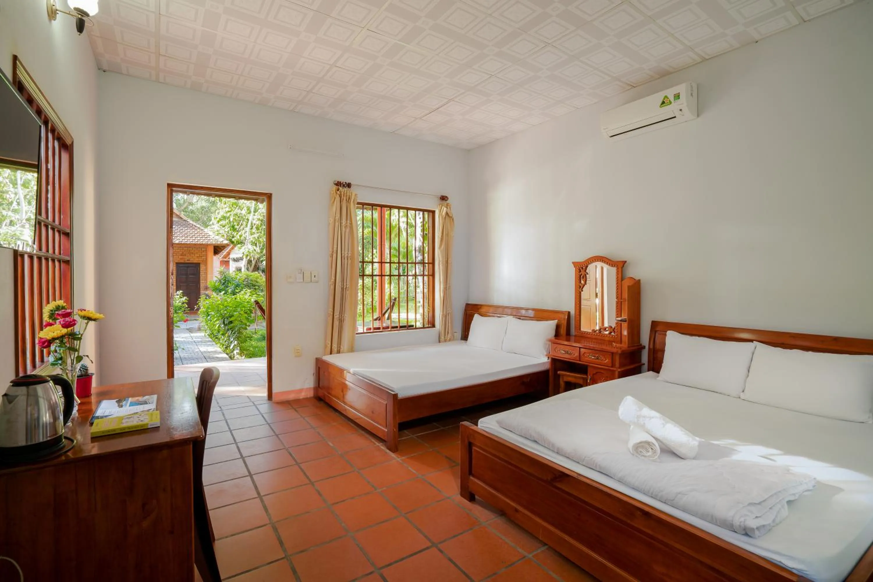 Bedroom, Bed in Huong Giang Bungalow