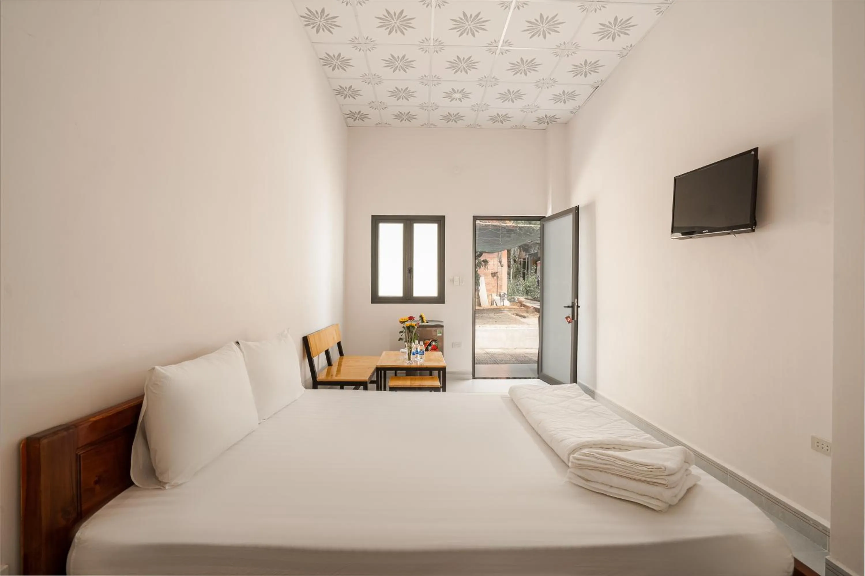 TV and multimedia, Bed in Huong Giang Bungalow