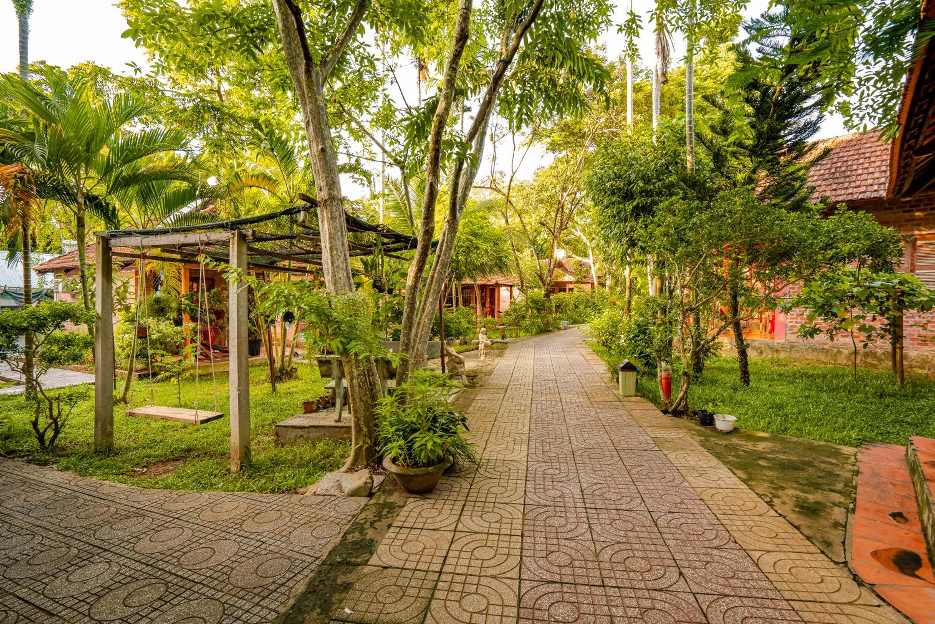 Garden view in Huong Giang Bungalow