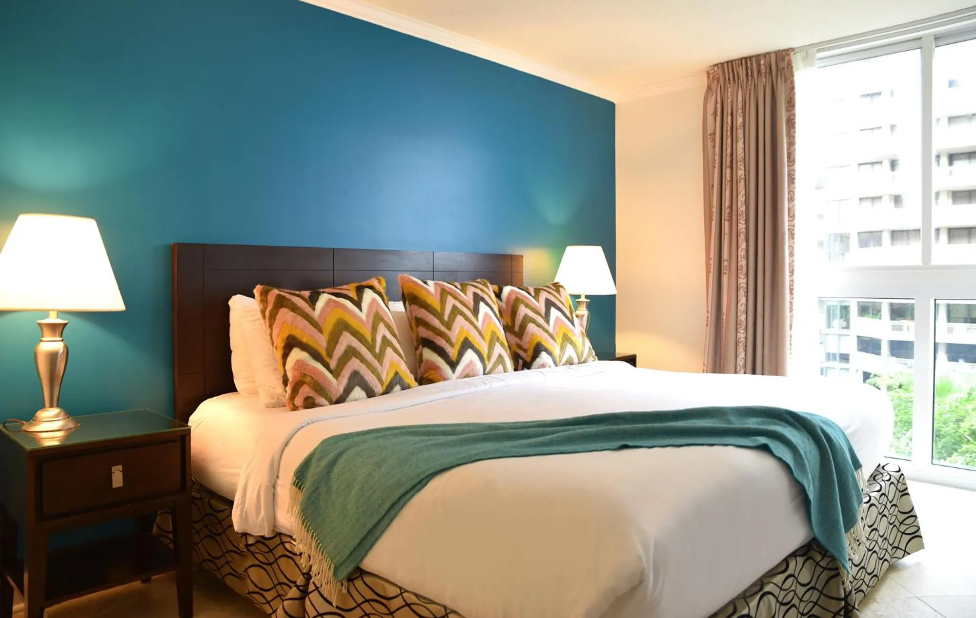 Bed in Relaxing Condo Hotel In The Grove, Free Parking