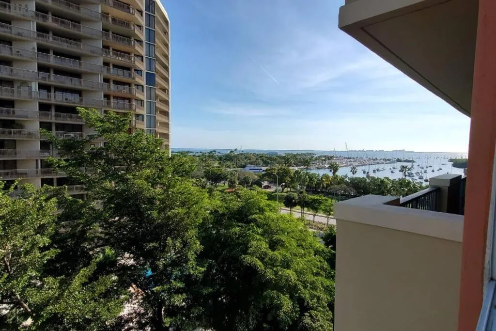 Relaxing Condo Hotel In The Grove, Free Parking