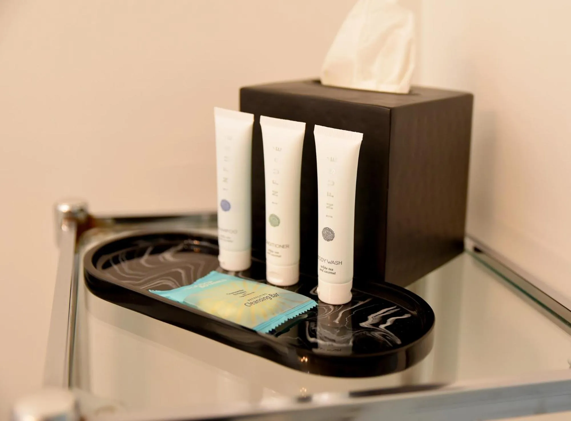 Relaxing Condo Hotel In The Grove, Free Parking