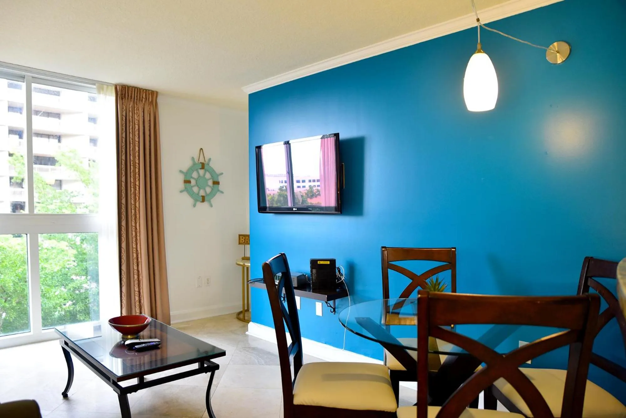 Relaxing Condo Hotel In The Grove, Free Parking