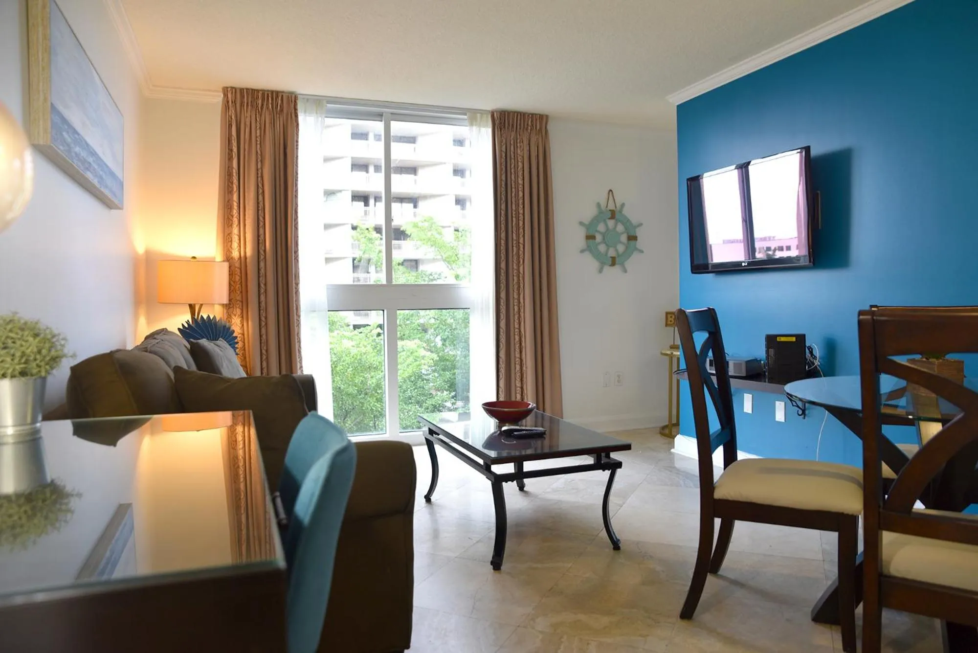Relaxing Condo Hotel In The Grove, Free Parking