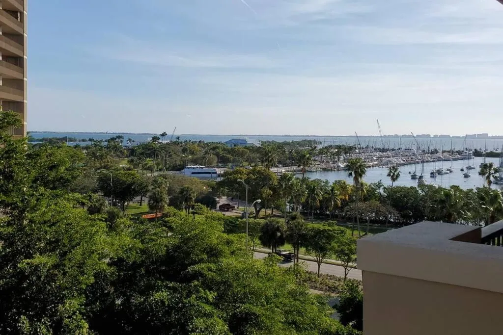 Relaxing Condo Hotel In The Grove, Free Parking