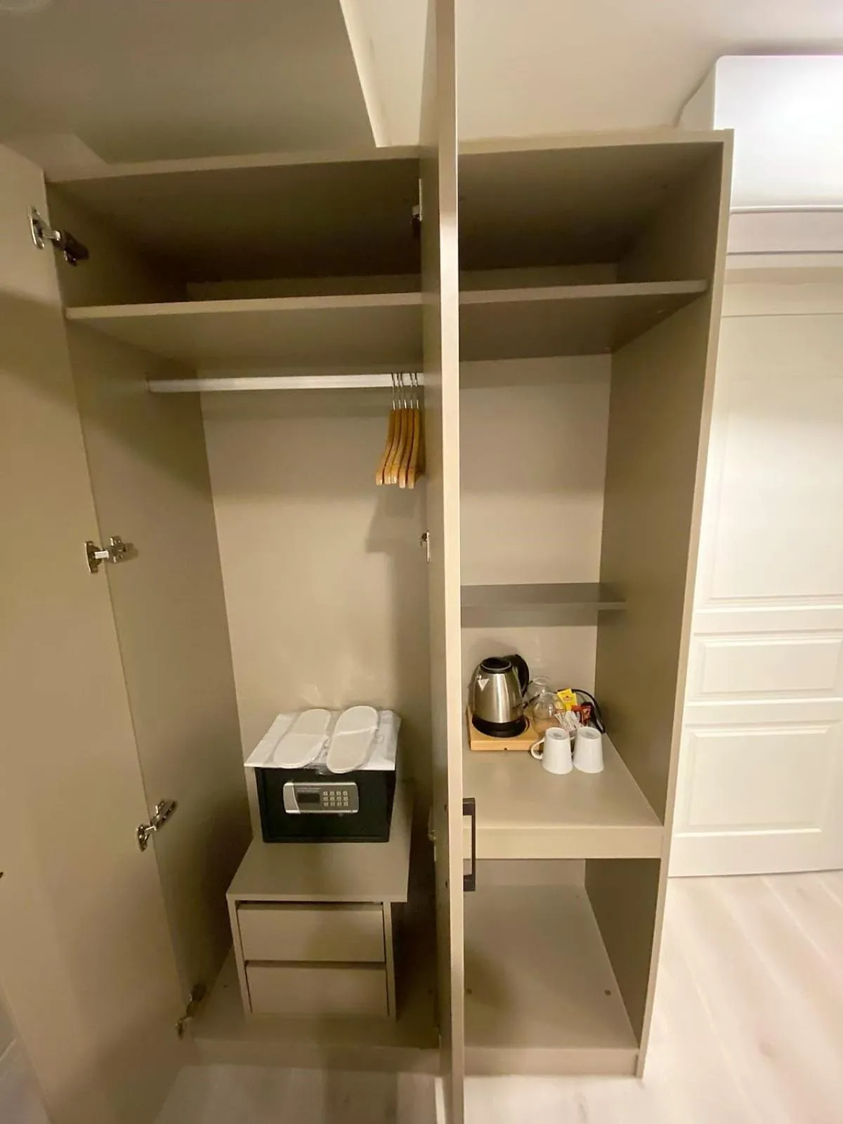 Coffee/tea facilities in Joy Taksim