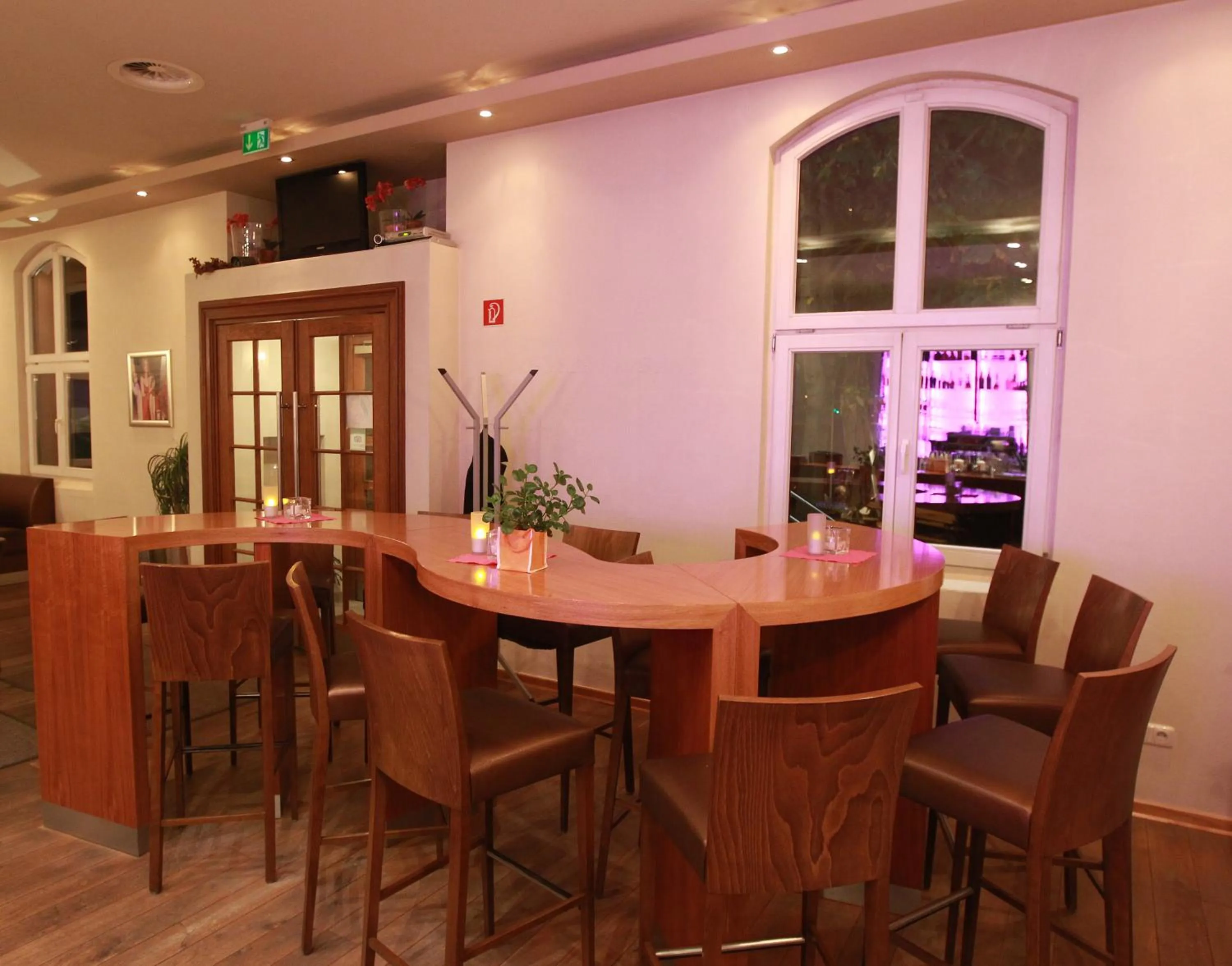 Restaurant/places to eat in Hotel-Restaurant Entrada