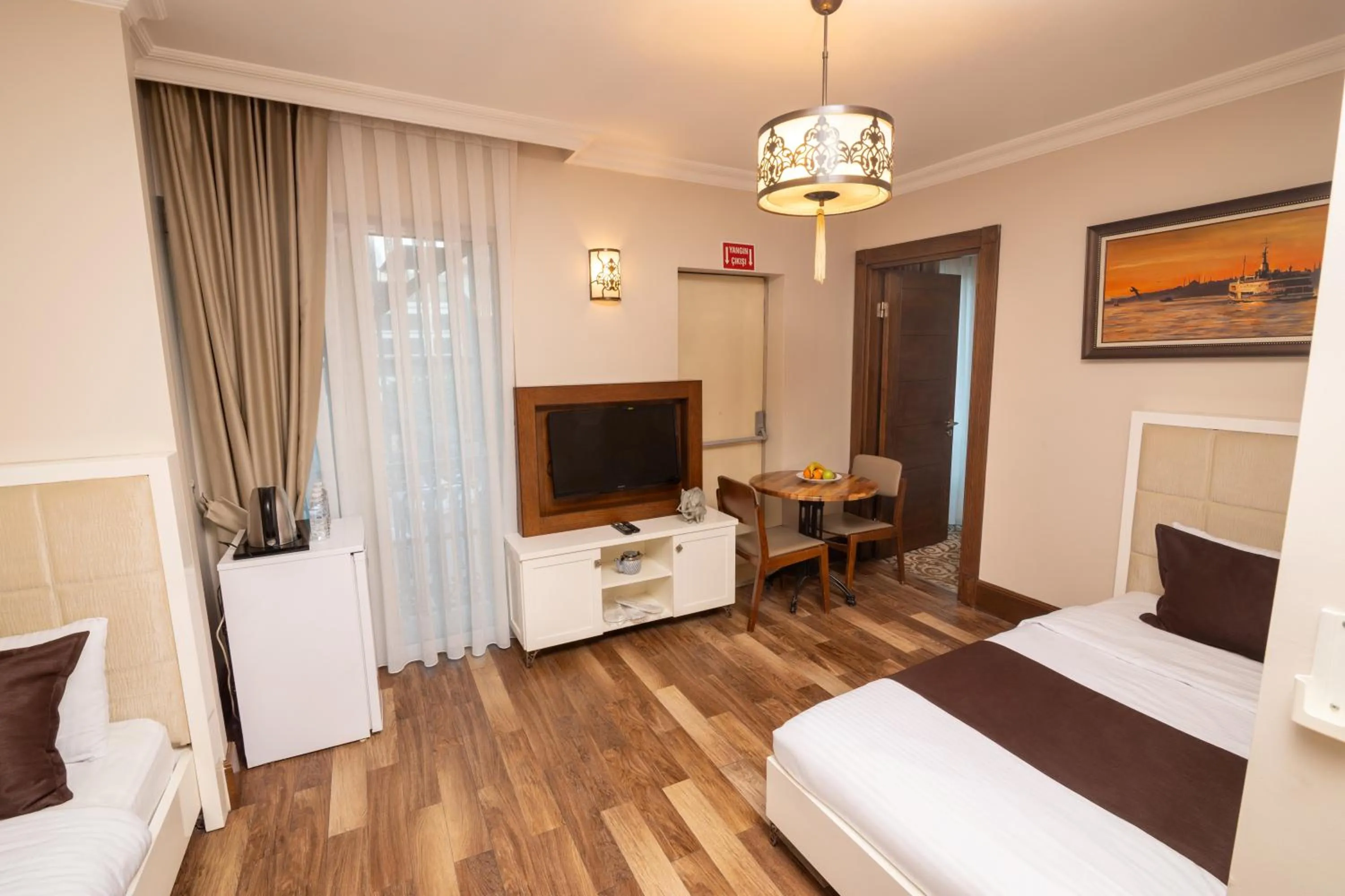 TV and multimedia in Şişli Luxury K Suites Hotel