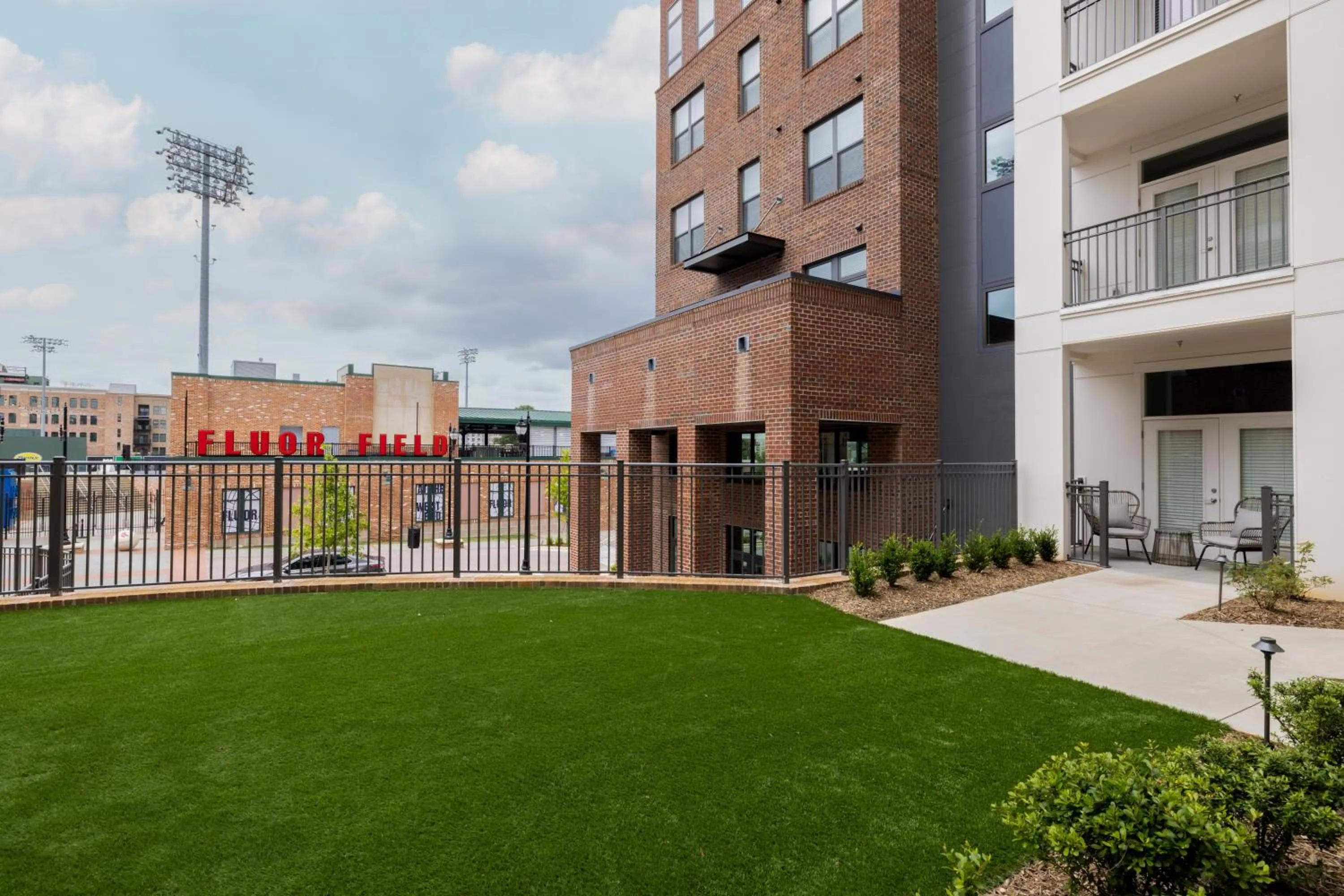 Property building in Mint House Greenville - West End