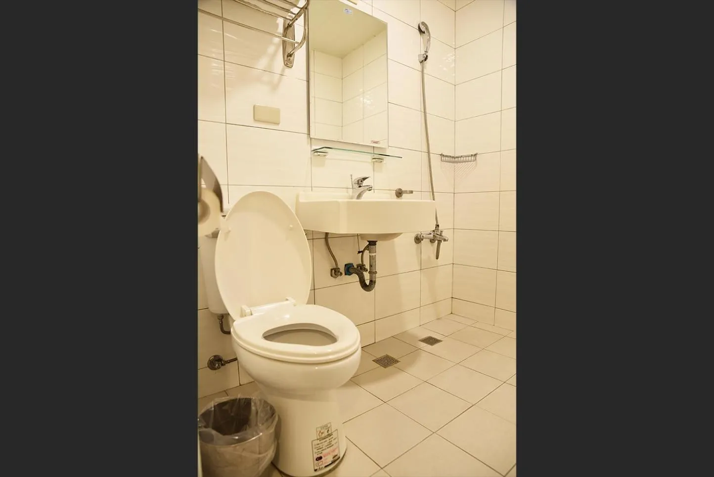 Bathroom in Dan Lee Inn