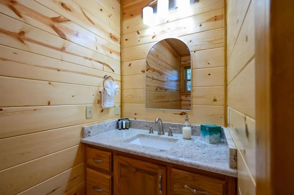 Massive Hochatown Lodge W Spa, Basketball & More