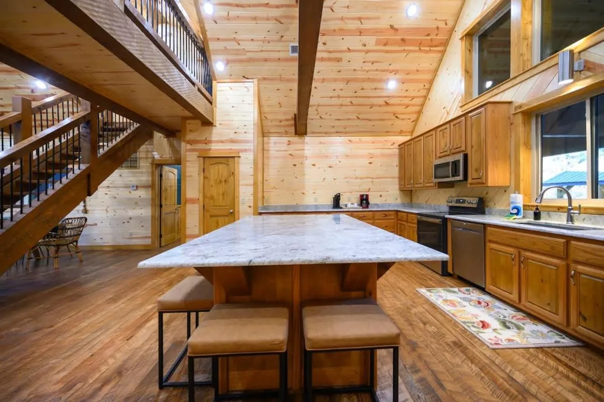 Massive Hochatown Lodge W Spa, Basketball & More