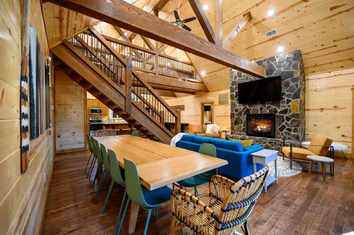 Massive Hochatown Lodge W Spa, Basketball & More