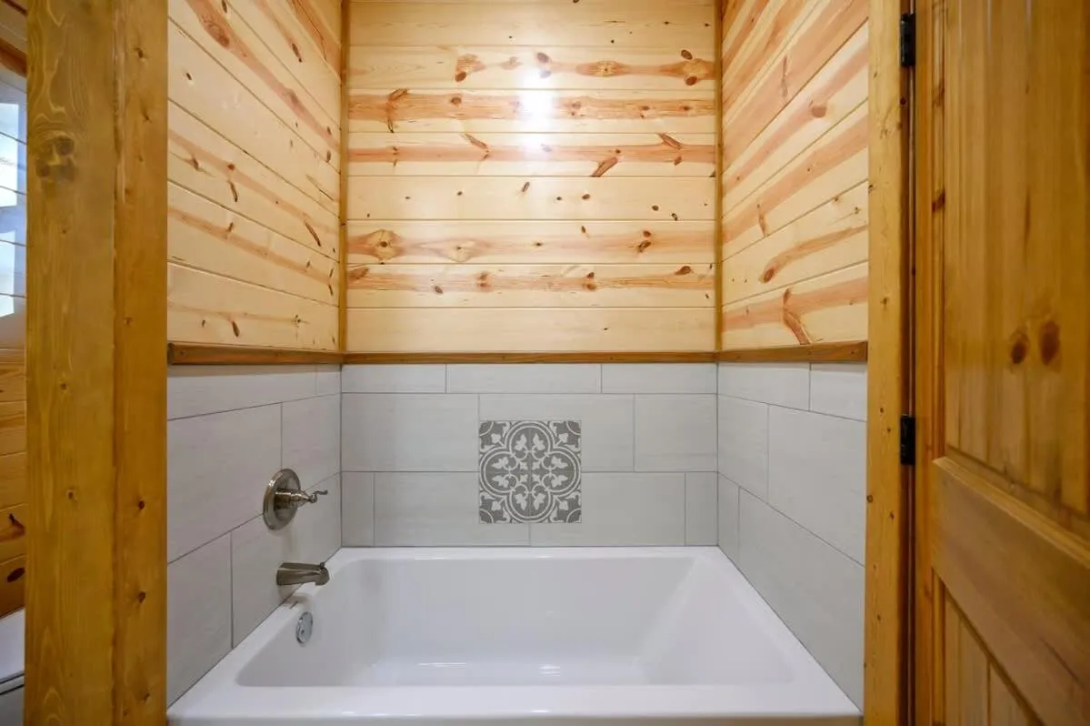 Massive Hochatown Lodge W Spa, Basketball & More