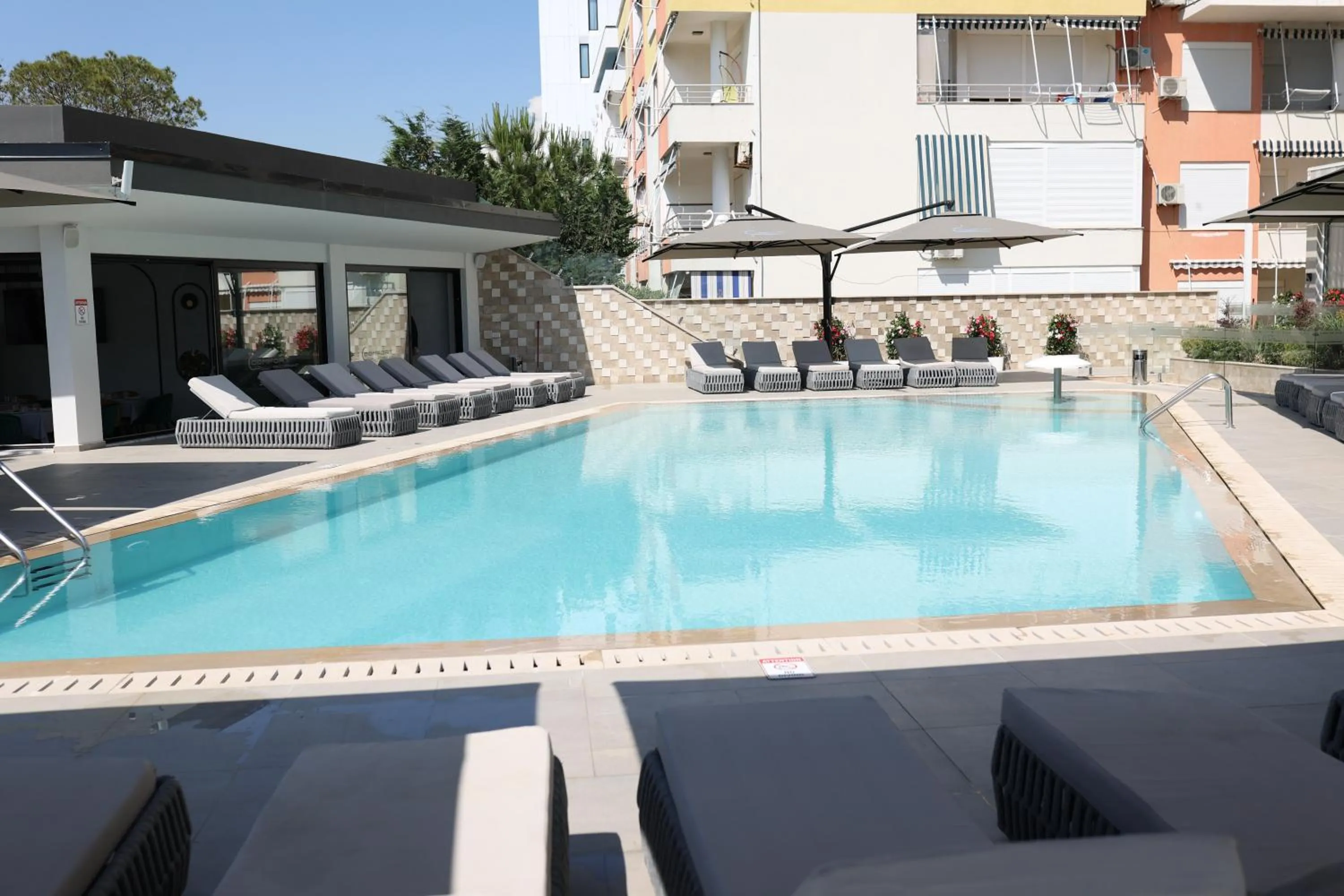 Property building in Comfort Suites