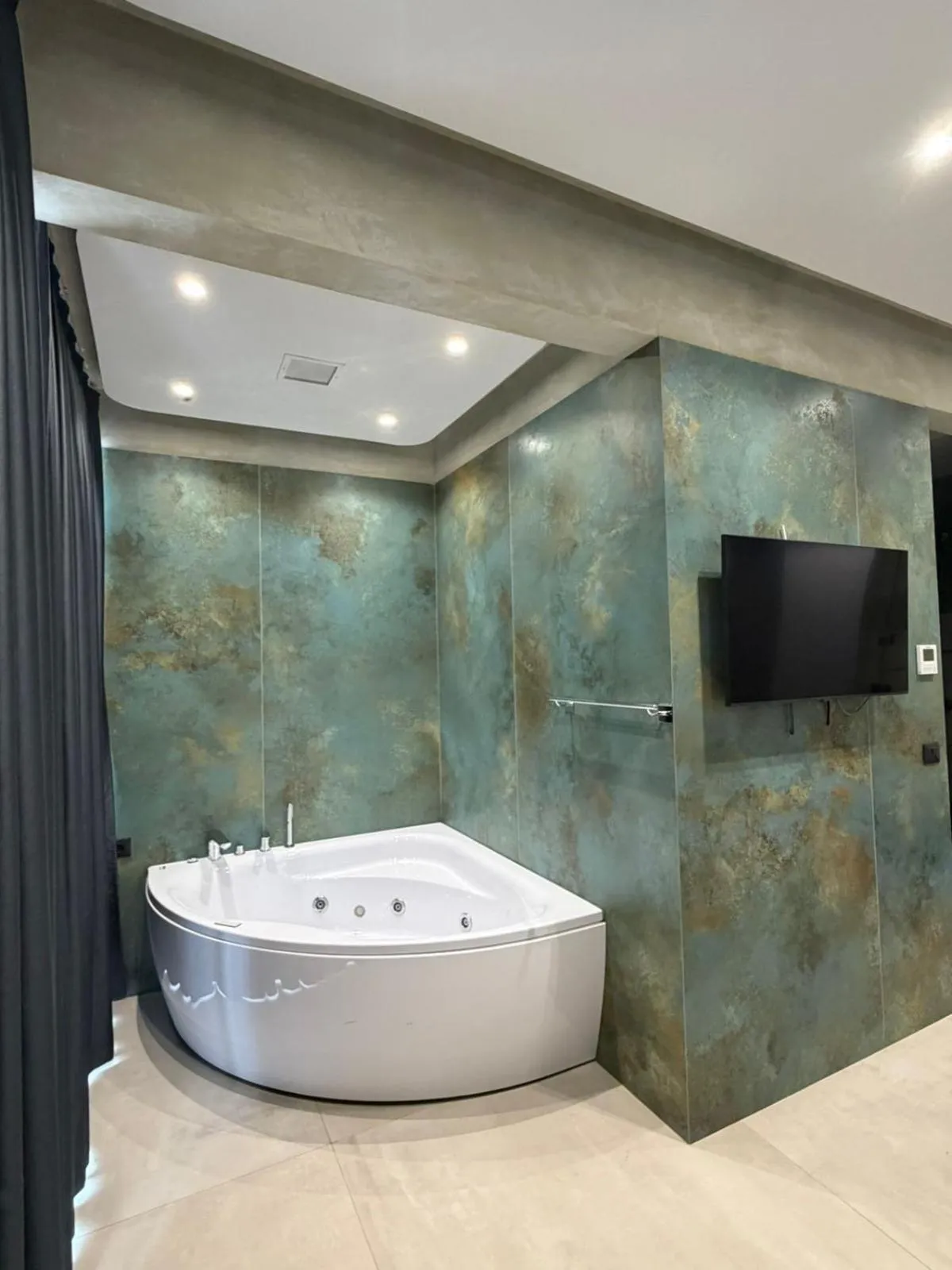 Bathroom in Comfort Suites