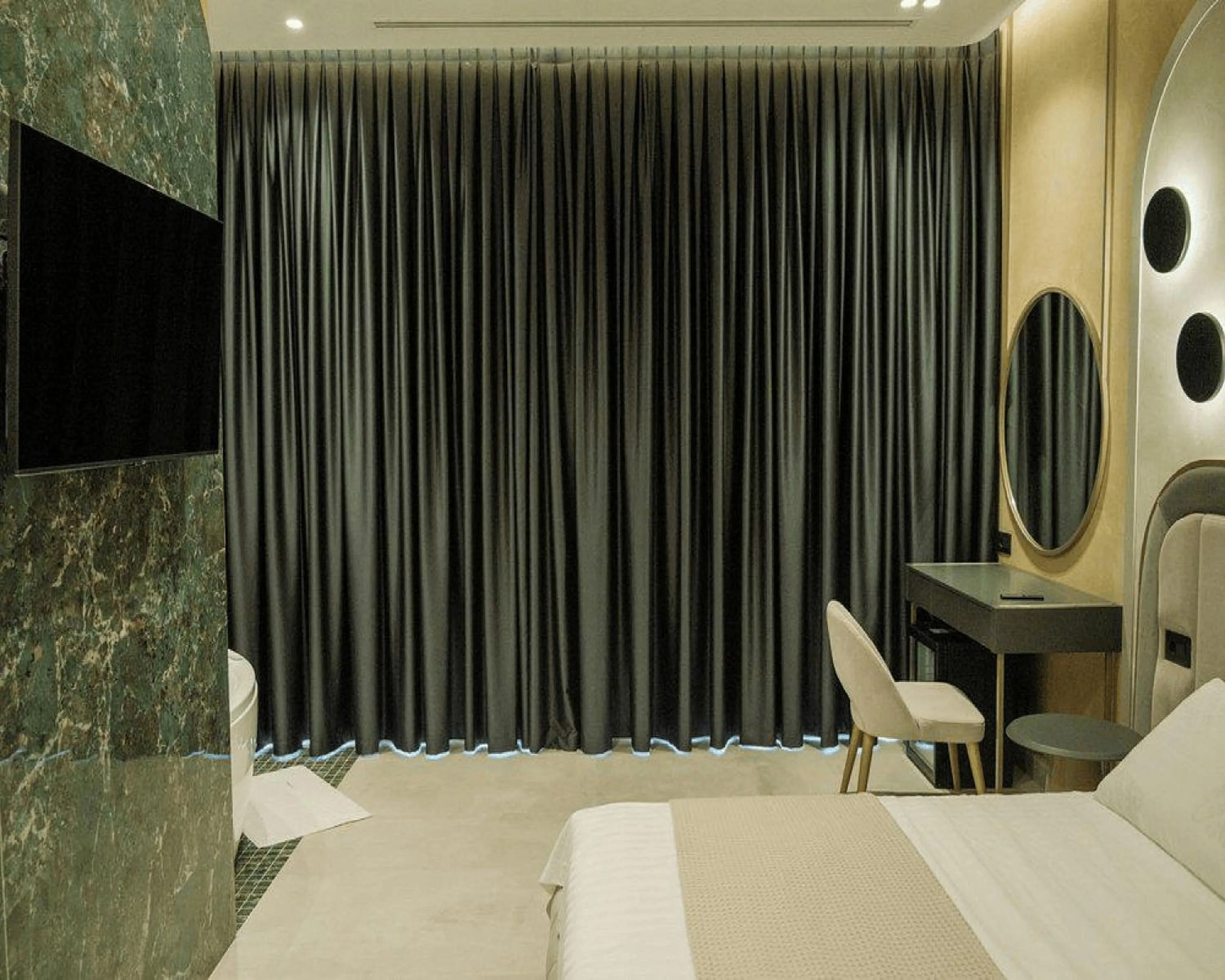 TV and multimedia, Bed in Comfort Suites