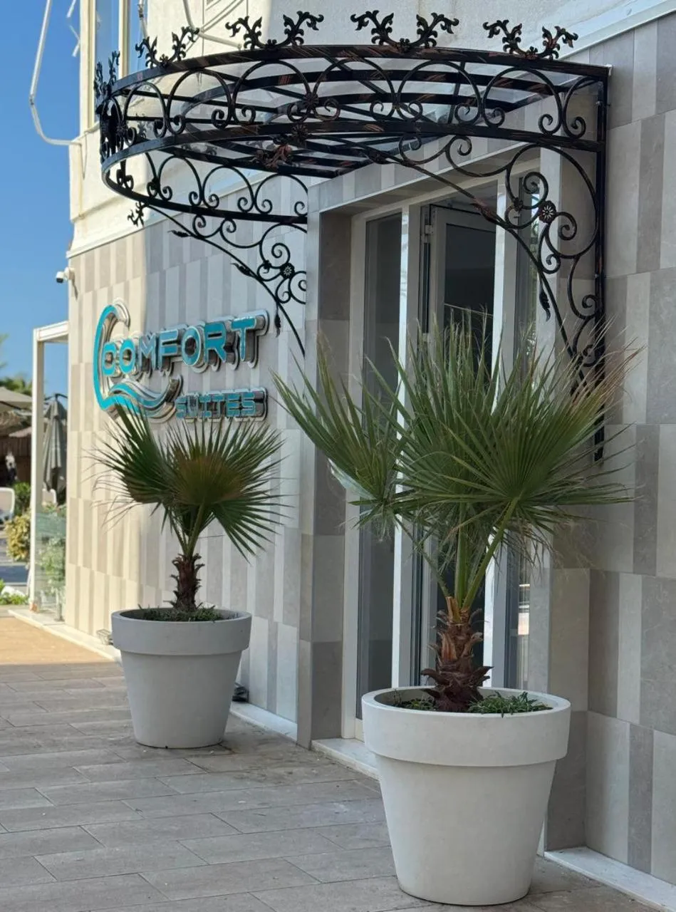 Property building in Comfort Suites