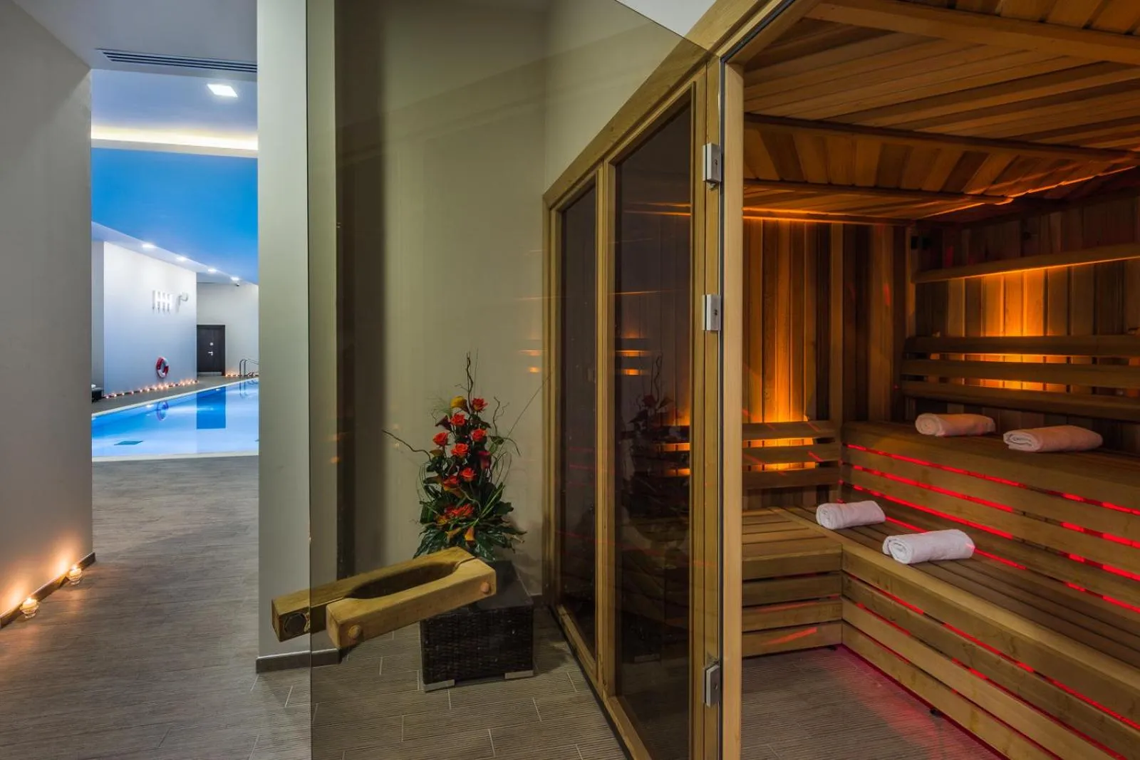 Swimming pool in Heston Hyde Hotel