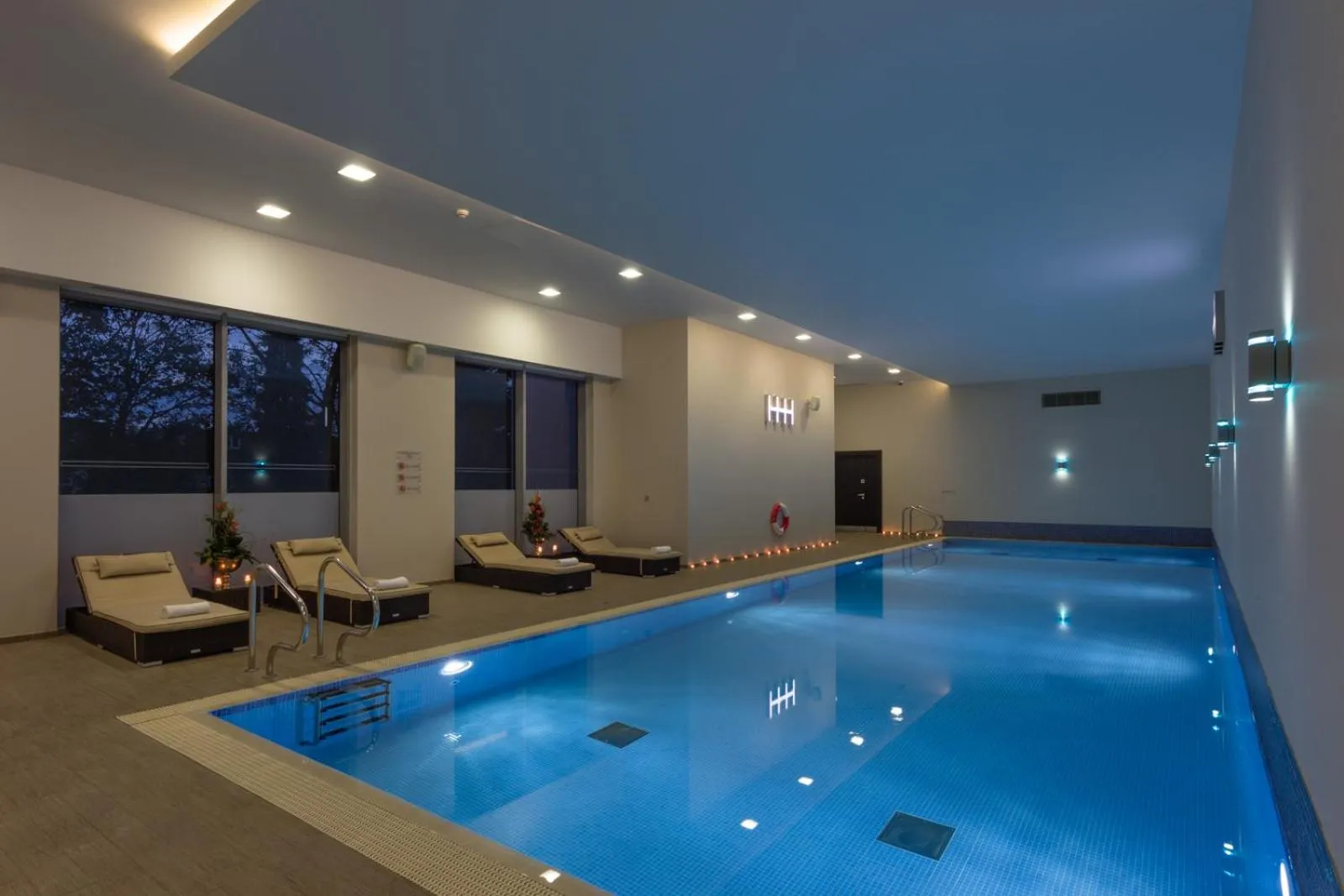 Swimming pool in Heston Hyde Hotel