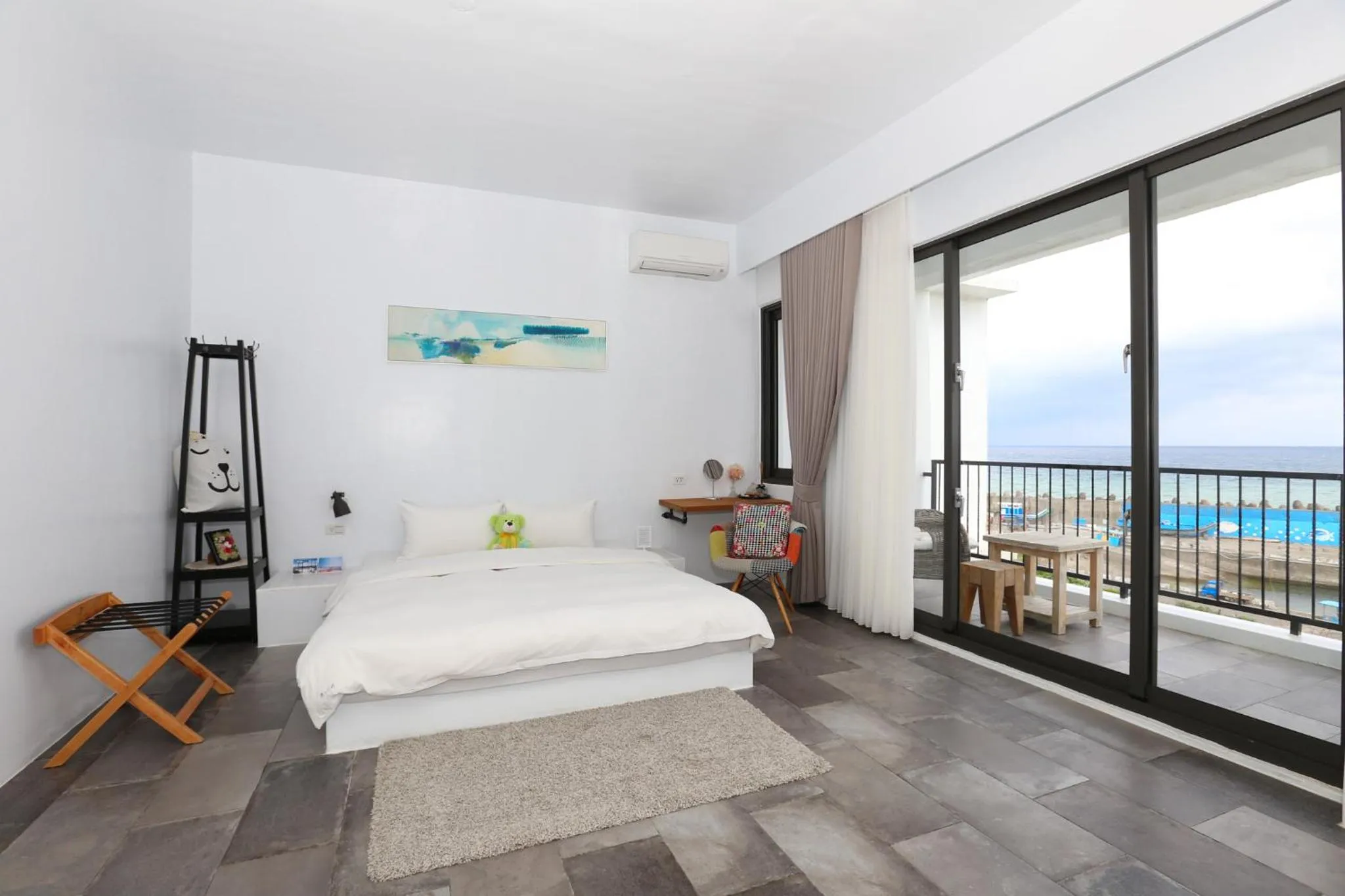 Balcony/Terrace, Bed in Sea Shore Hotel