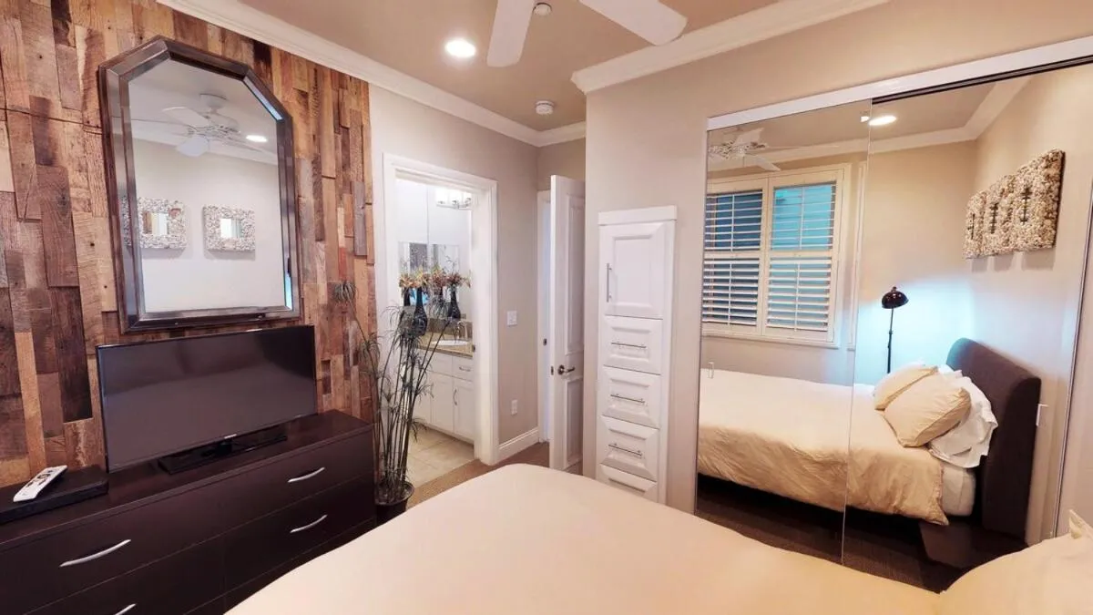 Bed in 3 Bedroom 2 Bath Beachfront Home