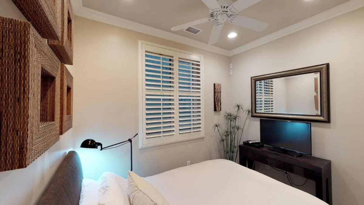 Bed in 3 Bedroom 2 Bath Beachfront Home