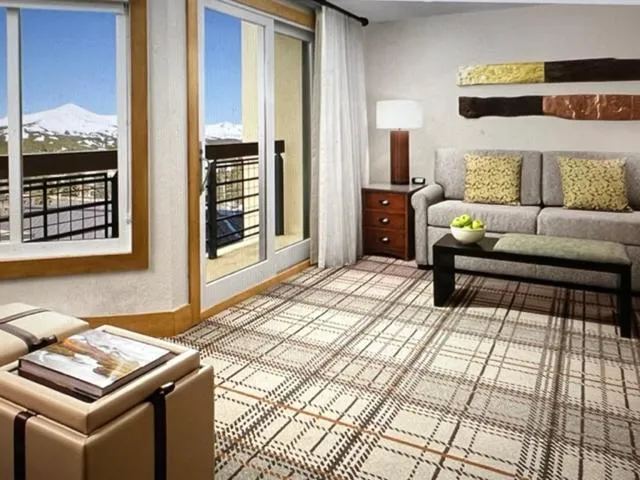 Seating Area in Marriott's Mountain Valley Lodge At Breckenridge