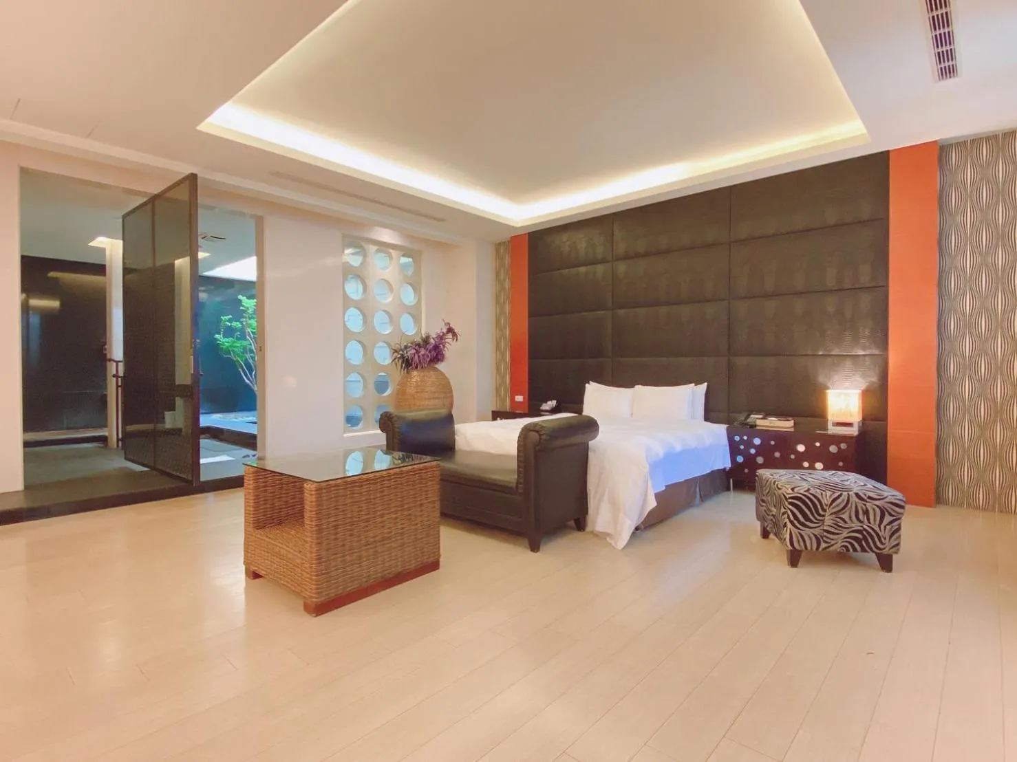 Bedroom, Bed in Orient Luxury Villa Motel