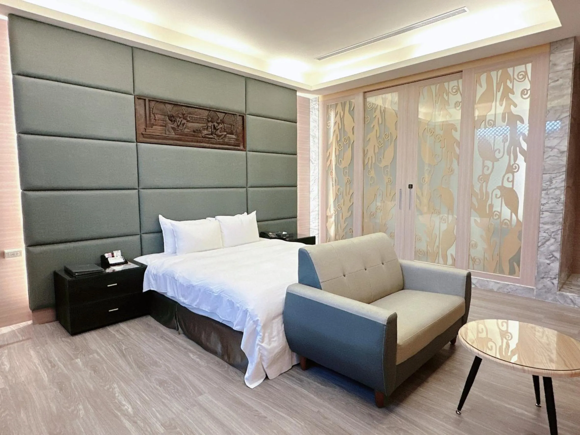 Bedroom, Bed in Orient Luxury Villa Motel