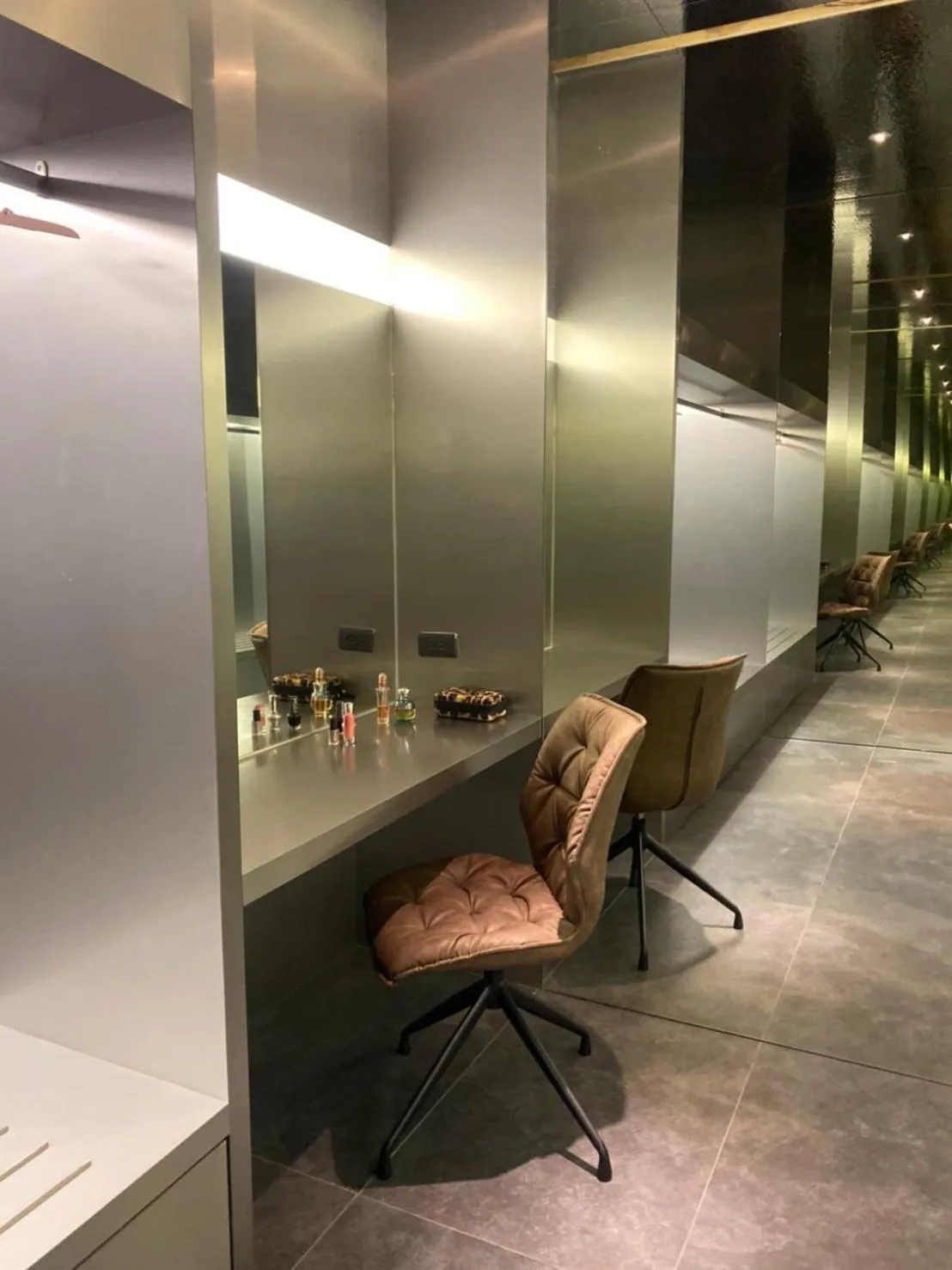 Seating area in Orient Luxury Villa Motel