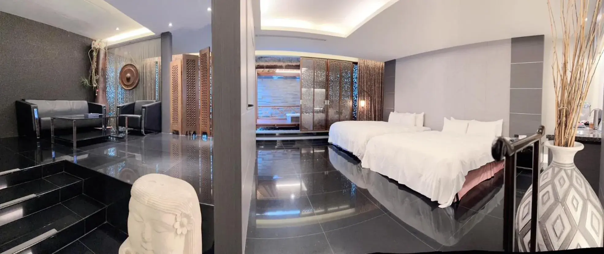 Large Double Room in Orient Luxury Villa Motel Large Double Room in Orient Luxury Villa Motel