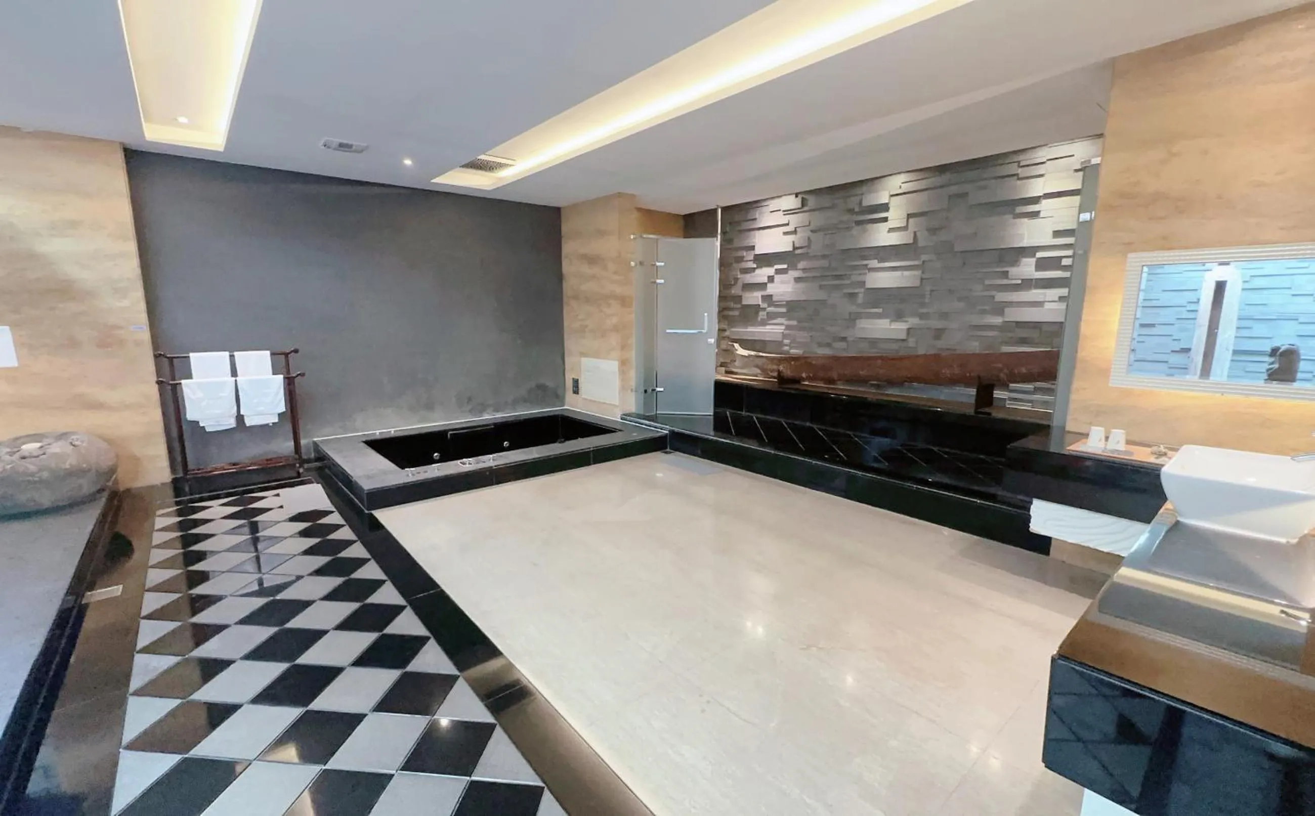 Bathroom in Orient Luxury Villa Motel