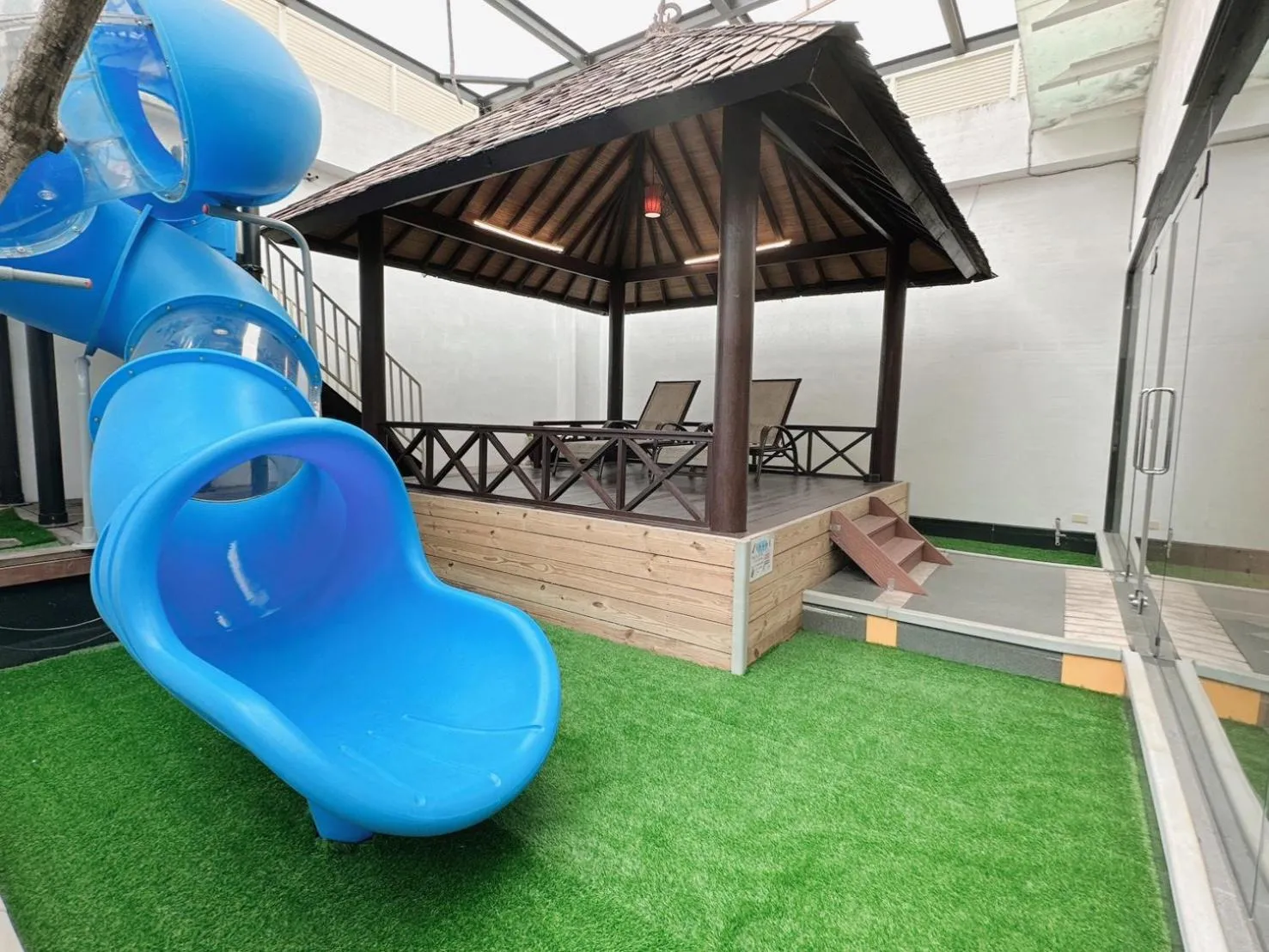 Children play ground in Orient Luxury Villa Motel